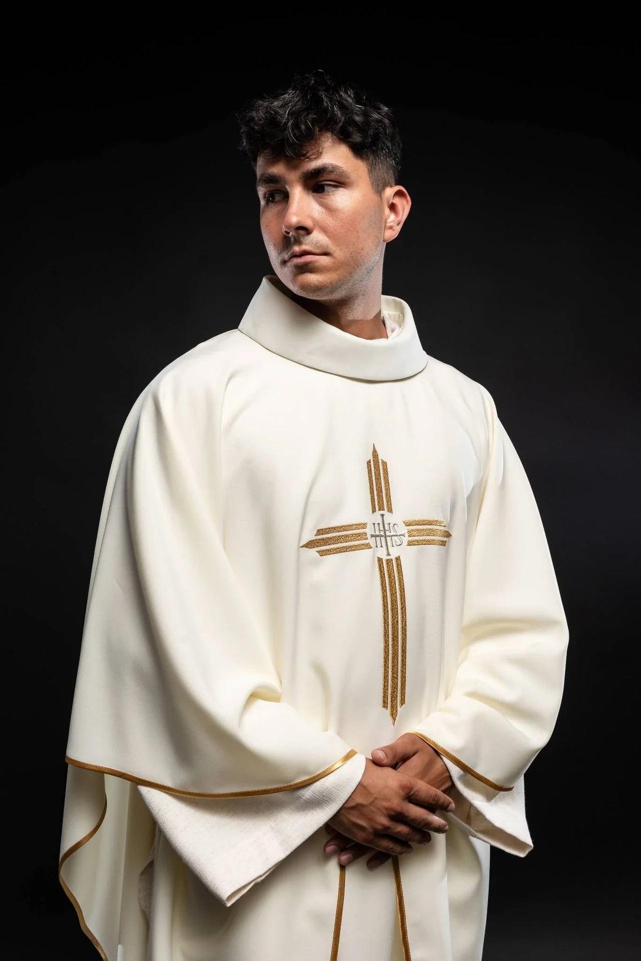 Chasuble embroidered with the symbol of Cross IHS - Image 2