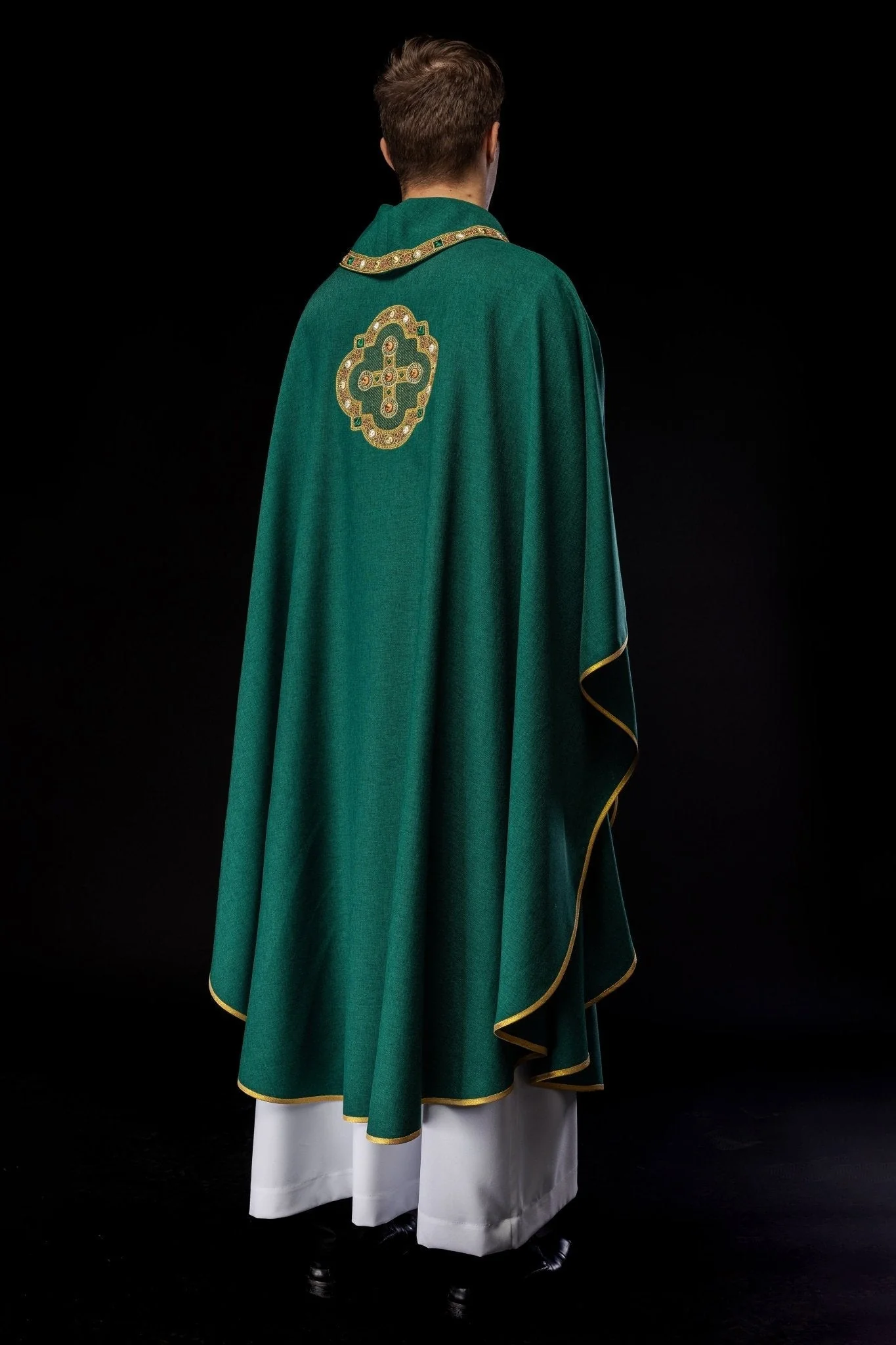 Chasuble in green with embroidered piping on the collar and around the embroidery of the cros - Image 7