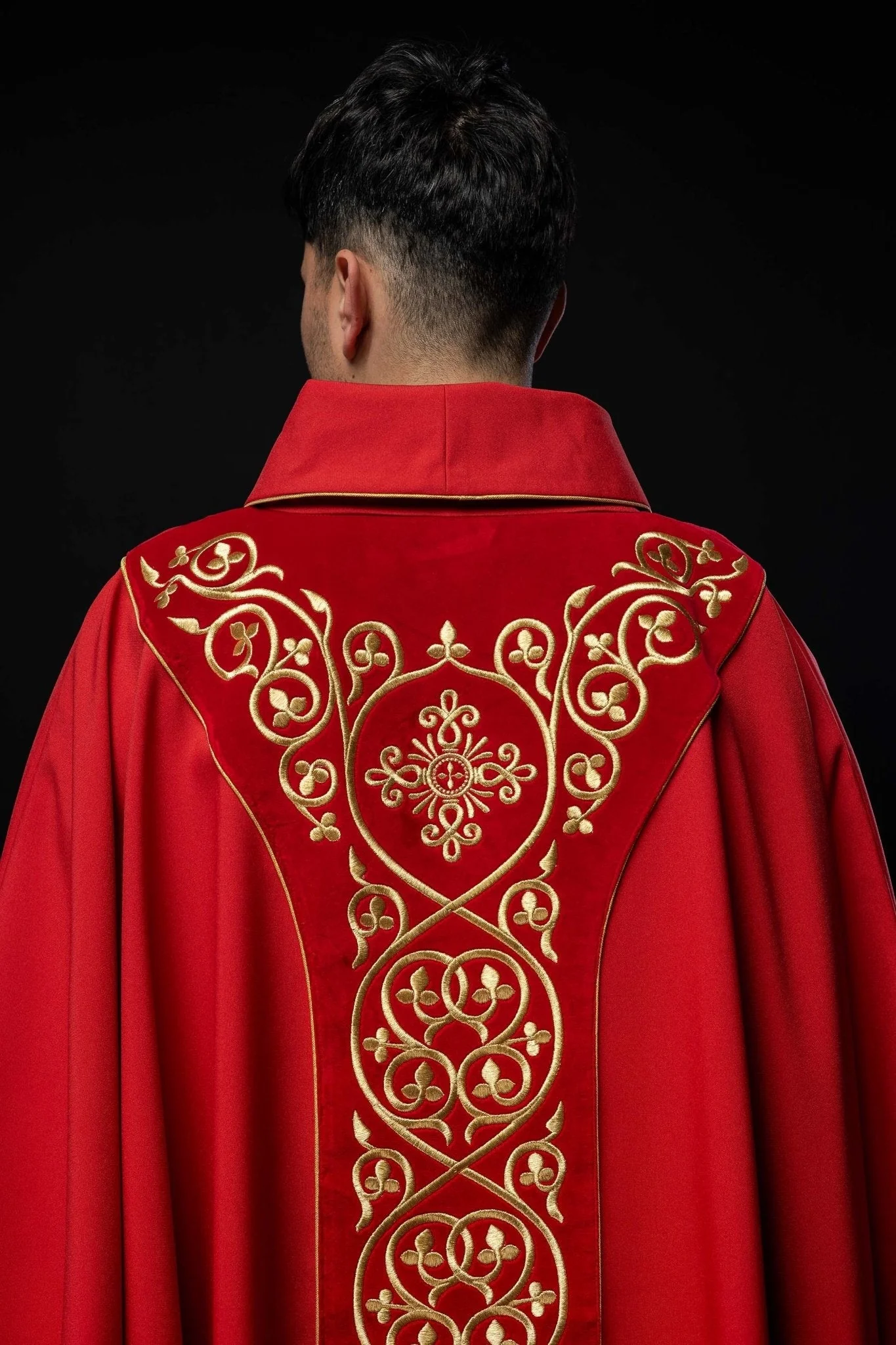 Chasuble made from soft touch red velvet fabric - Image 7