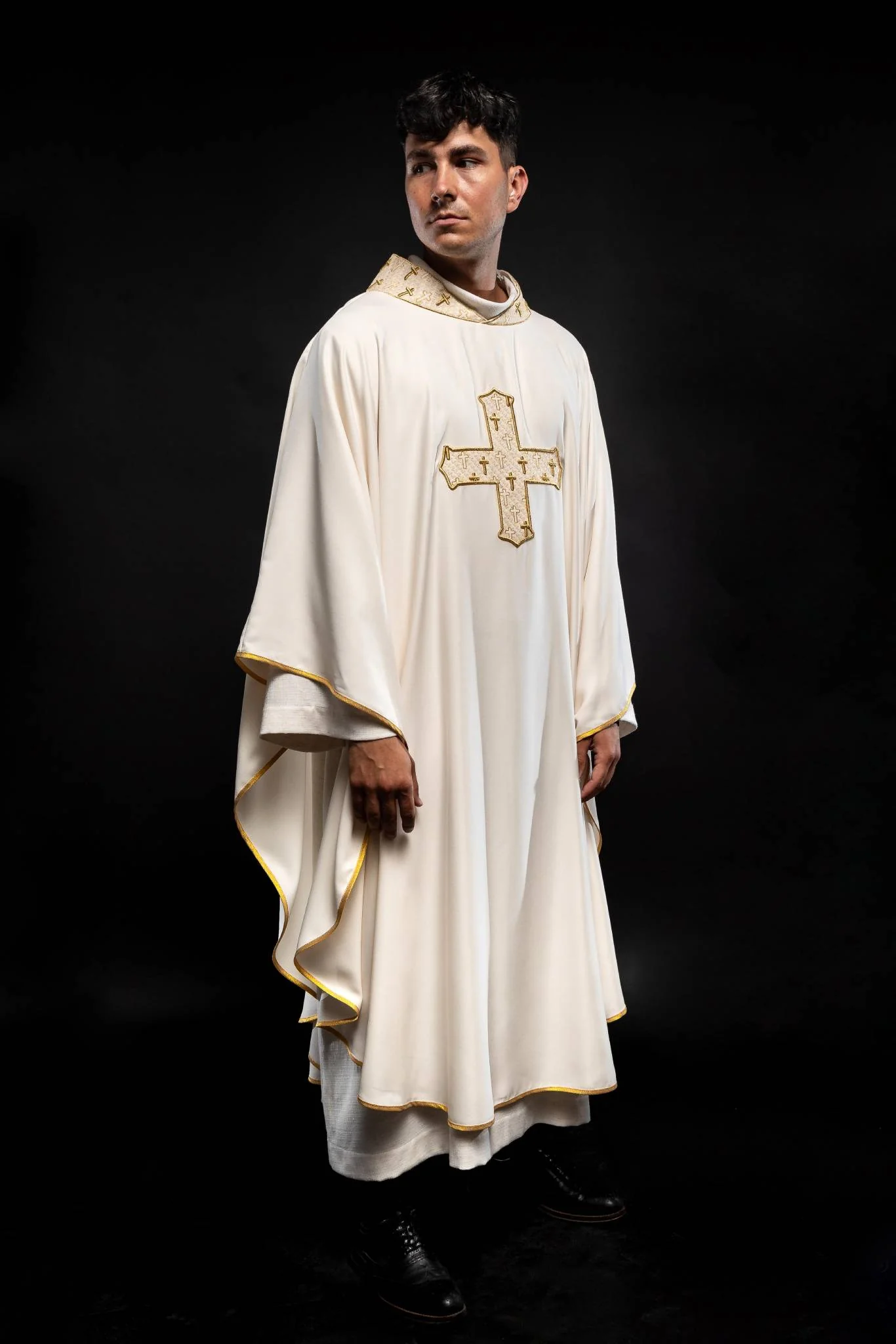 Chasuble made of ecru texture with gold cross embroidery on collar - Image 2