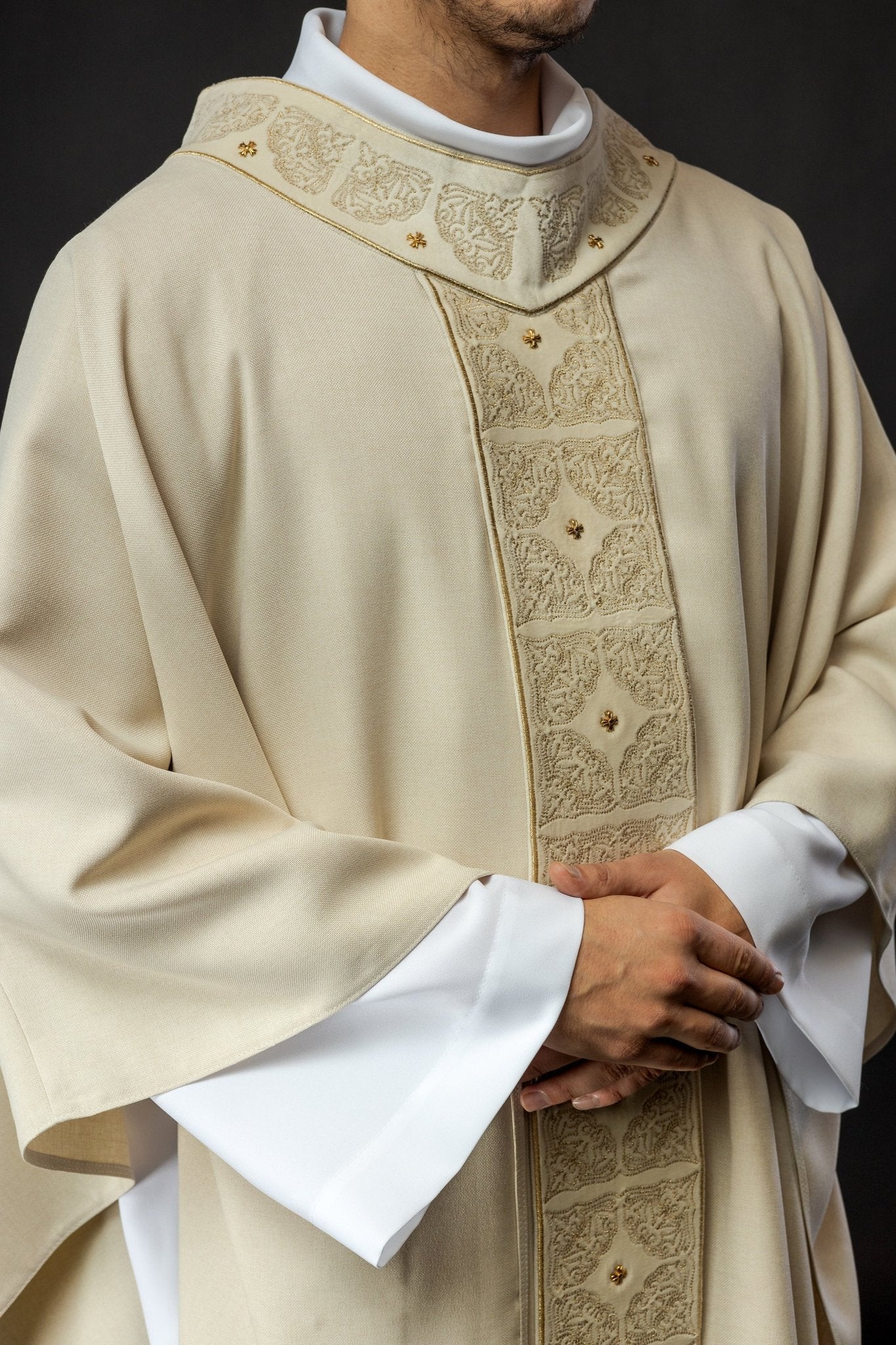 Chasuble made of velvet texture in ivory - Image 3