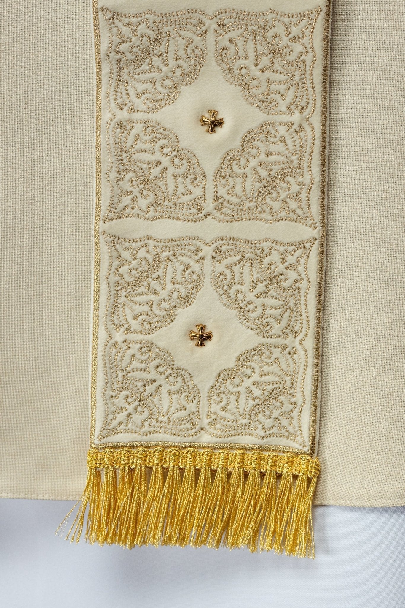 Chasuble made of velvet texture in ivory - Image 4