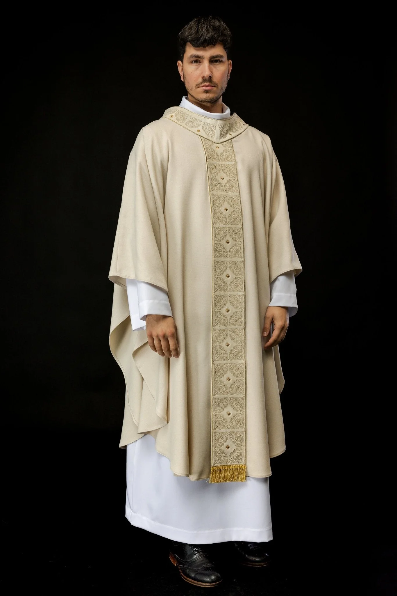 Chasuble made of velvet texture in ivory - Image 9