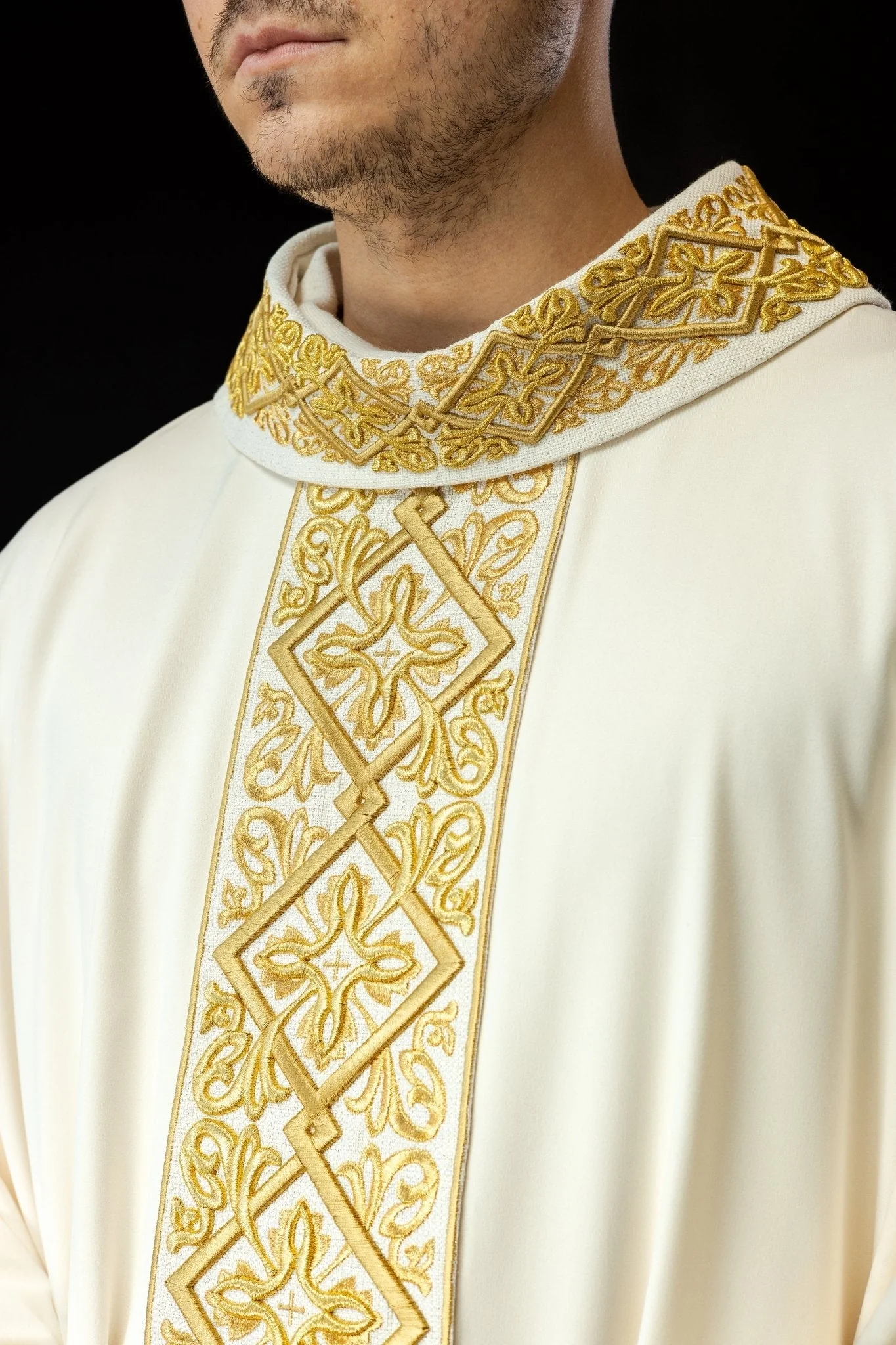 Chasuble richly embroidered floral motif with crosses Ecru - Image 3