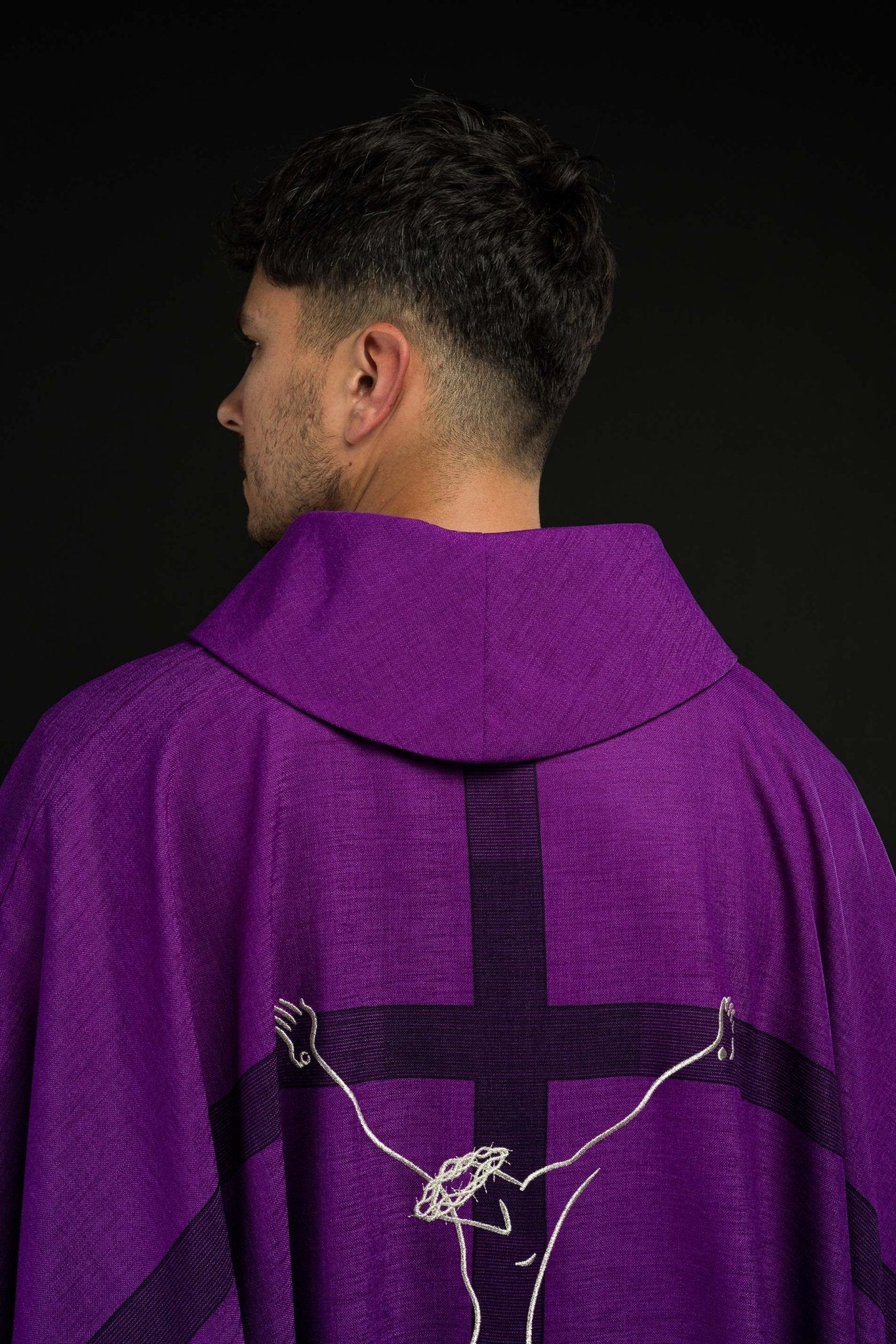 Chasuble with an icon of Jesus on the Cross in purple - Image 5