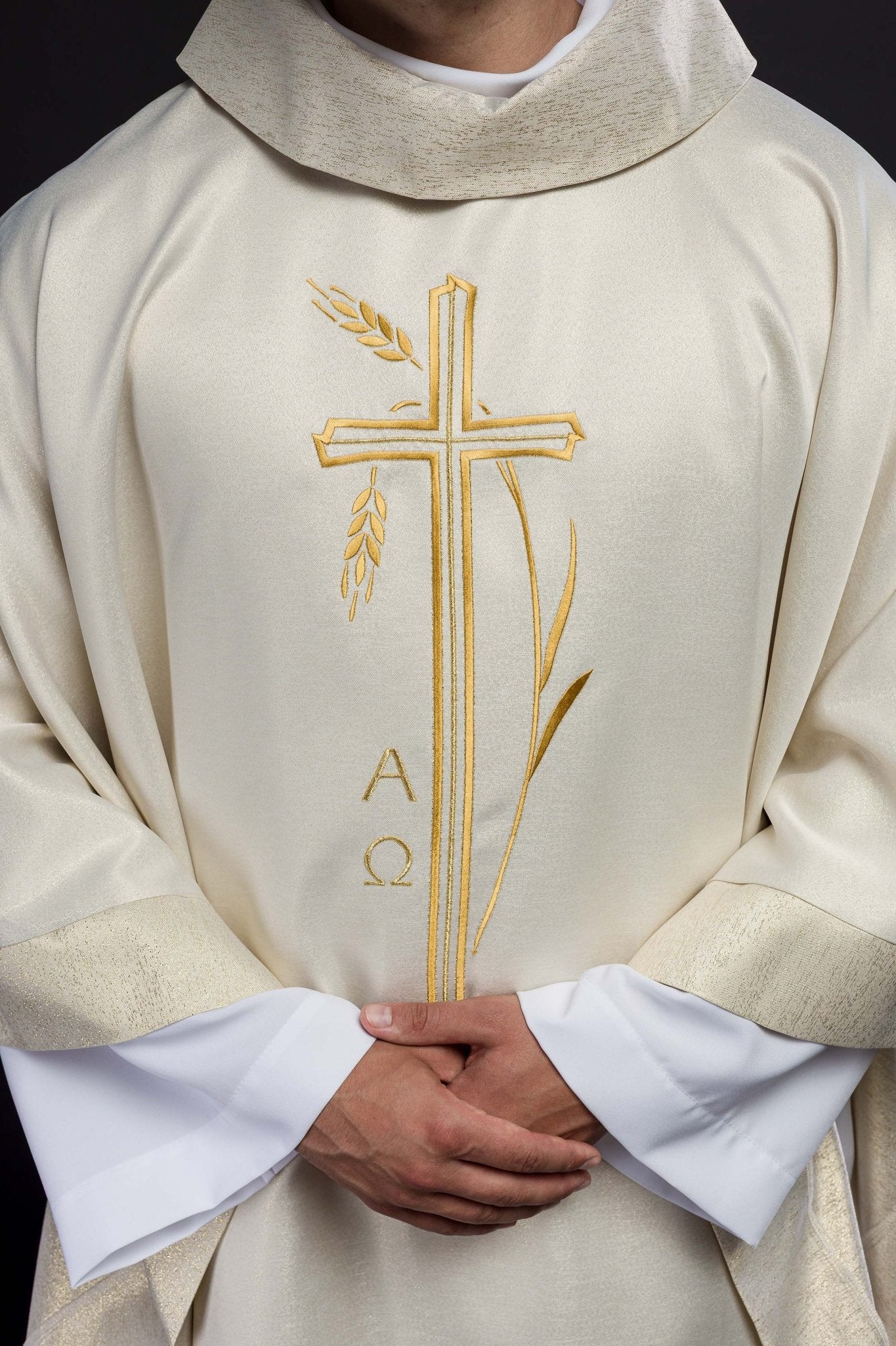 Chasuble with cross and ear motif in ecru color - Image 3