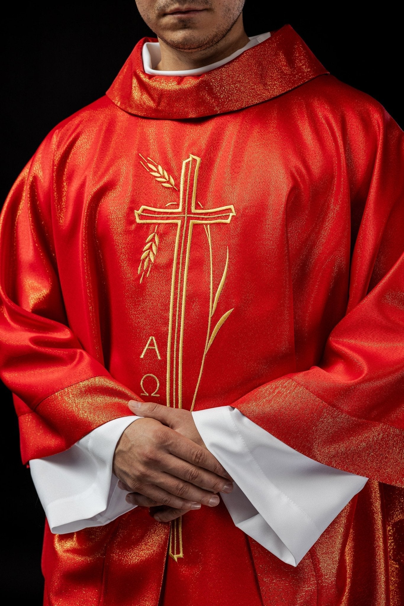 Chasuble with cross and ear motif in red color - Image 5