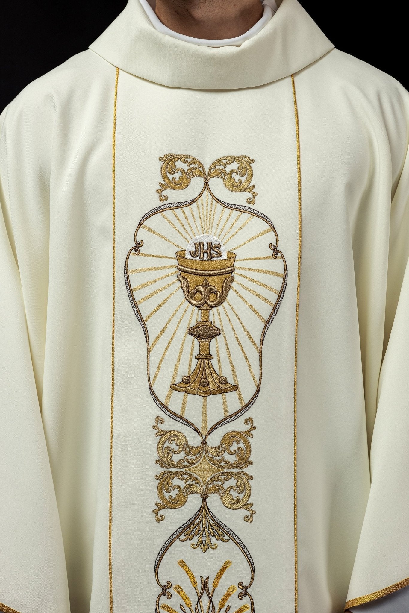 Chasuble with embroidered chalice symbol in ecru - Image 4