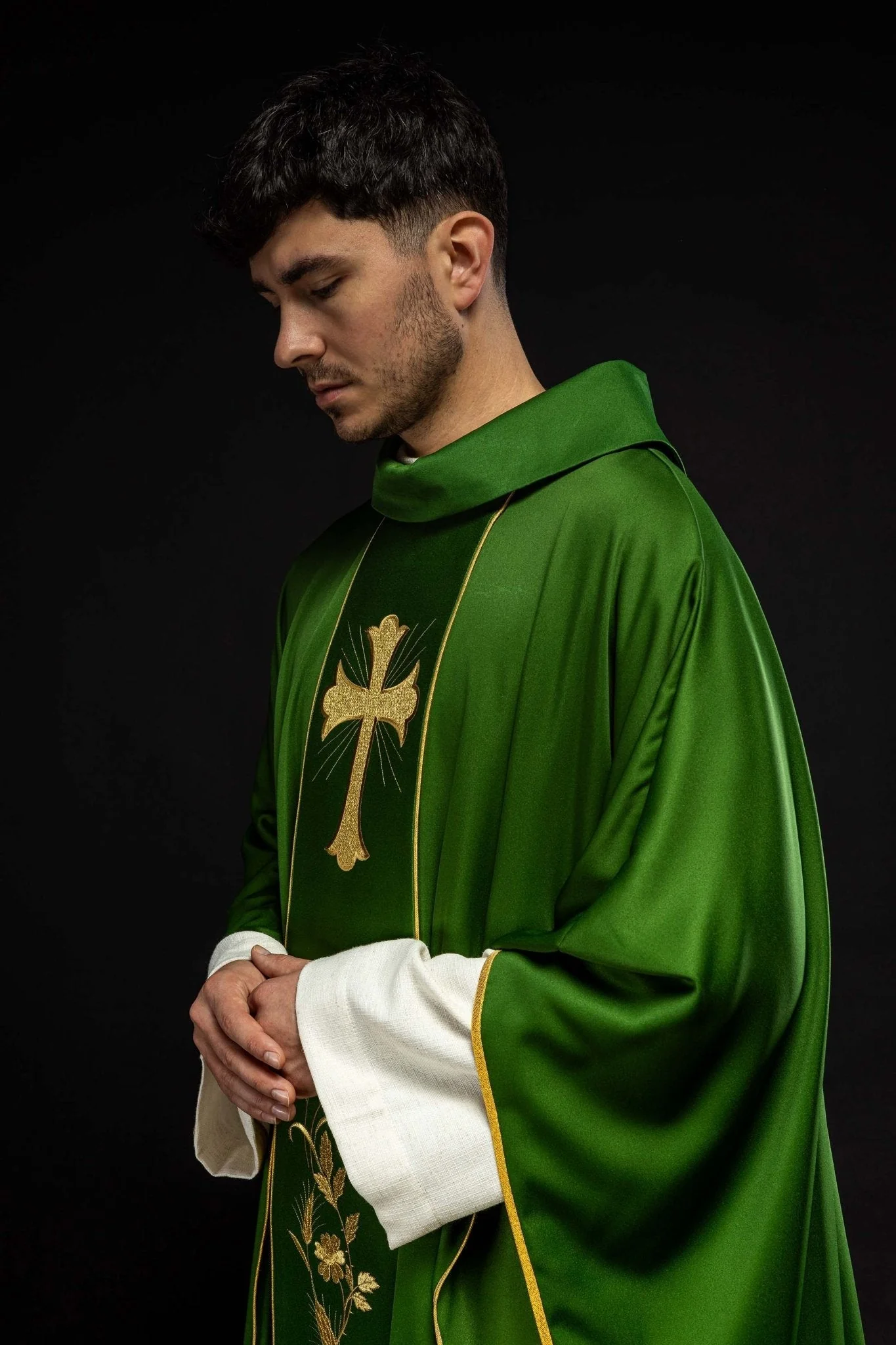 Chasuble with embroidered cross and ears of corn in green - Image 3
