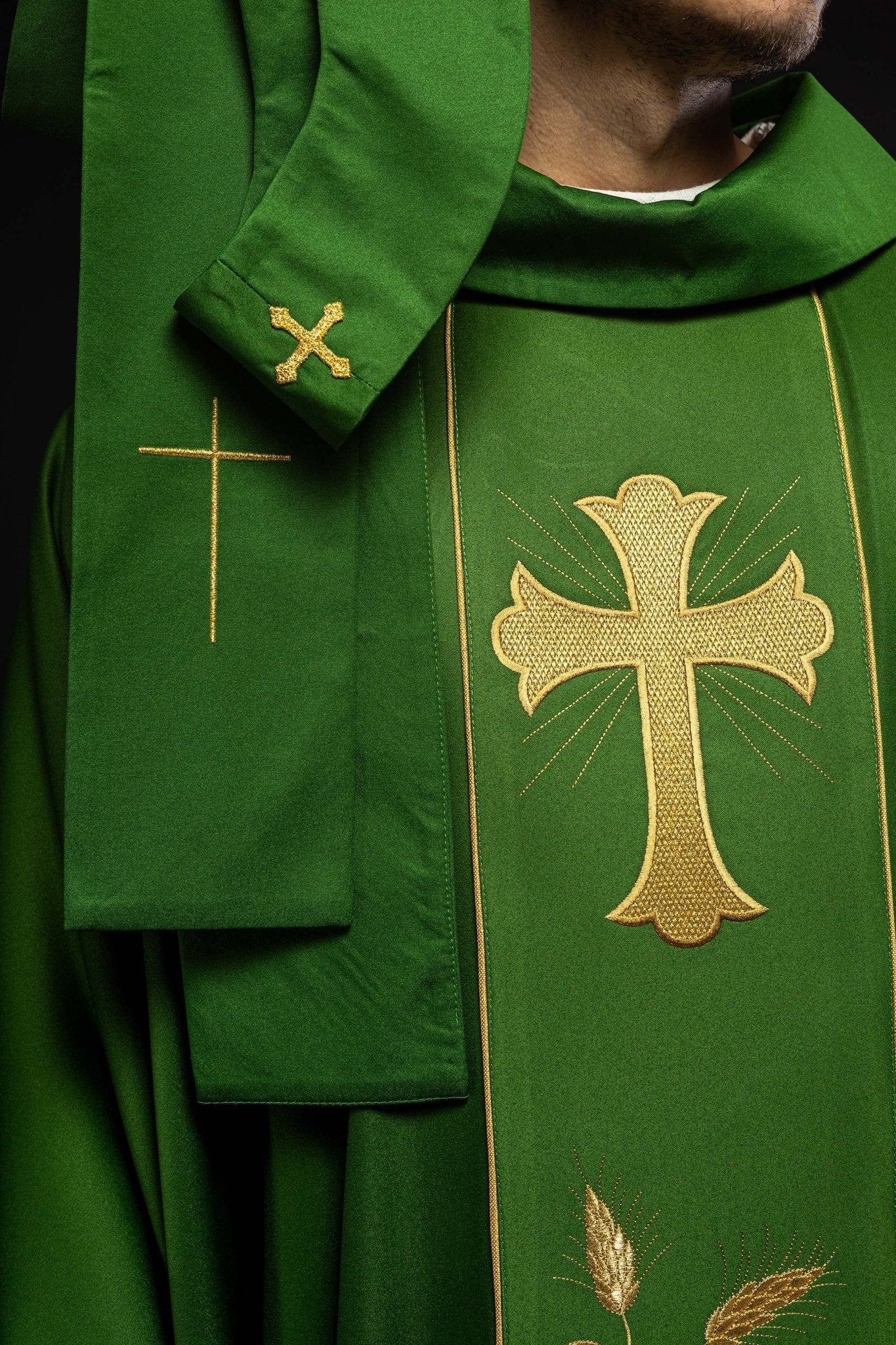 Chasuble with embroidered cross and ears of corn in green - Image 4