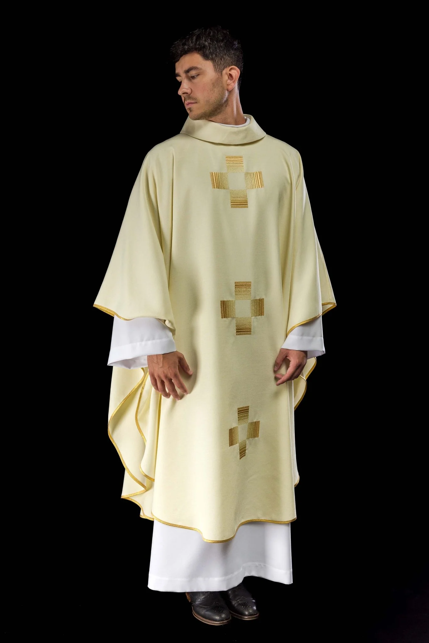 Chasuble with embroidered Crosses in ecru