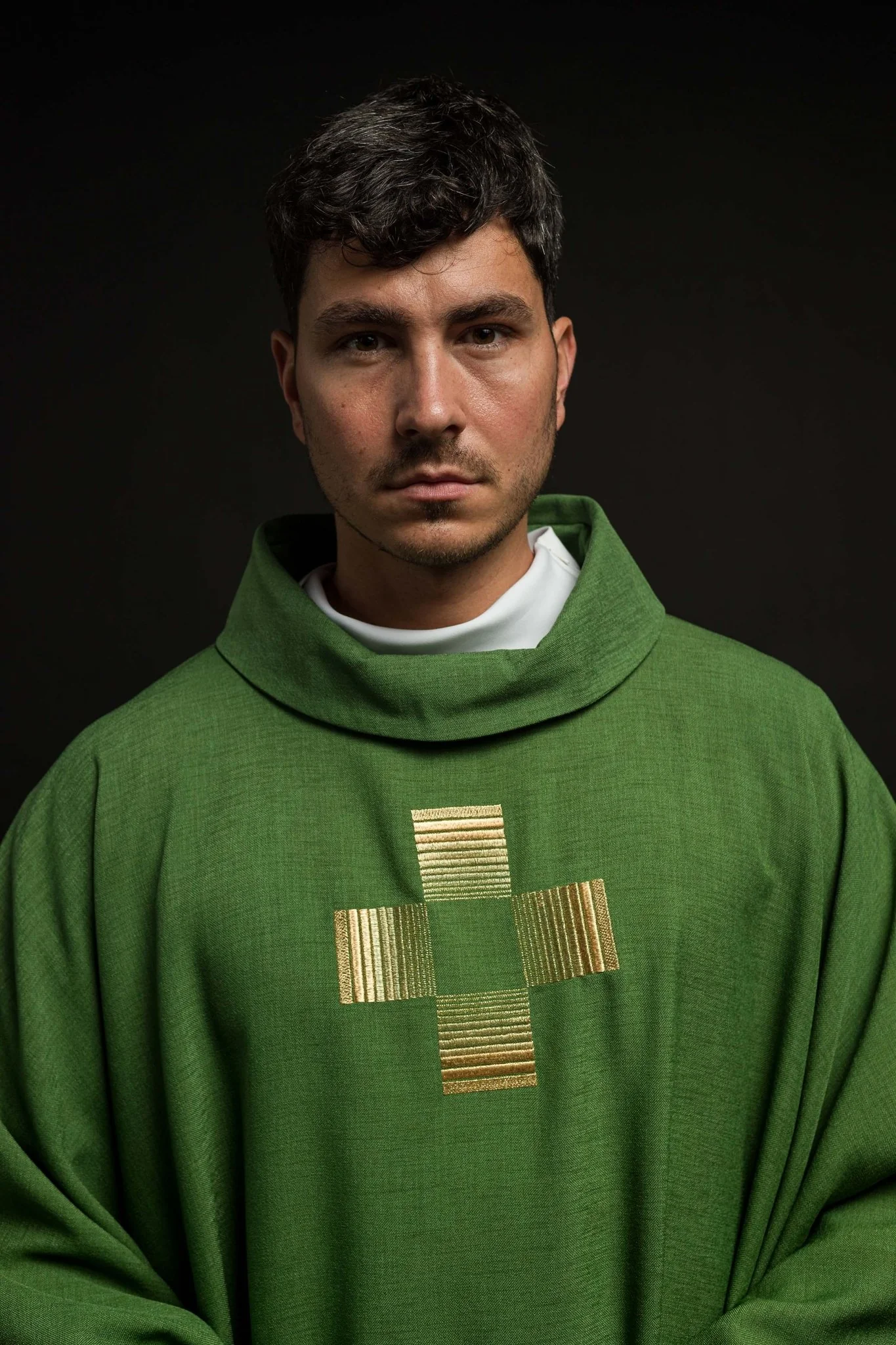 Chasuble with embroidered Crosses in green - Image 2