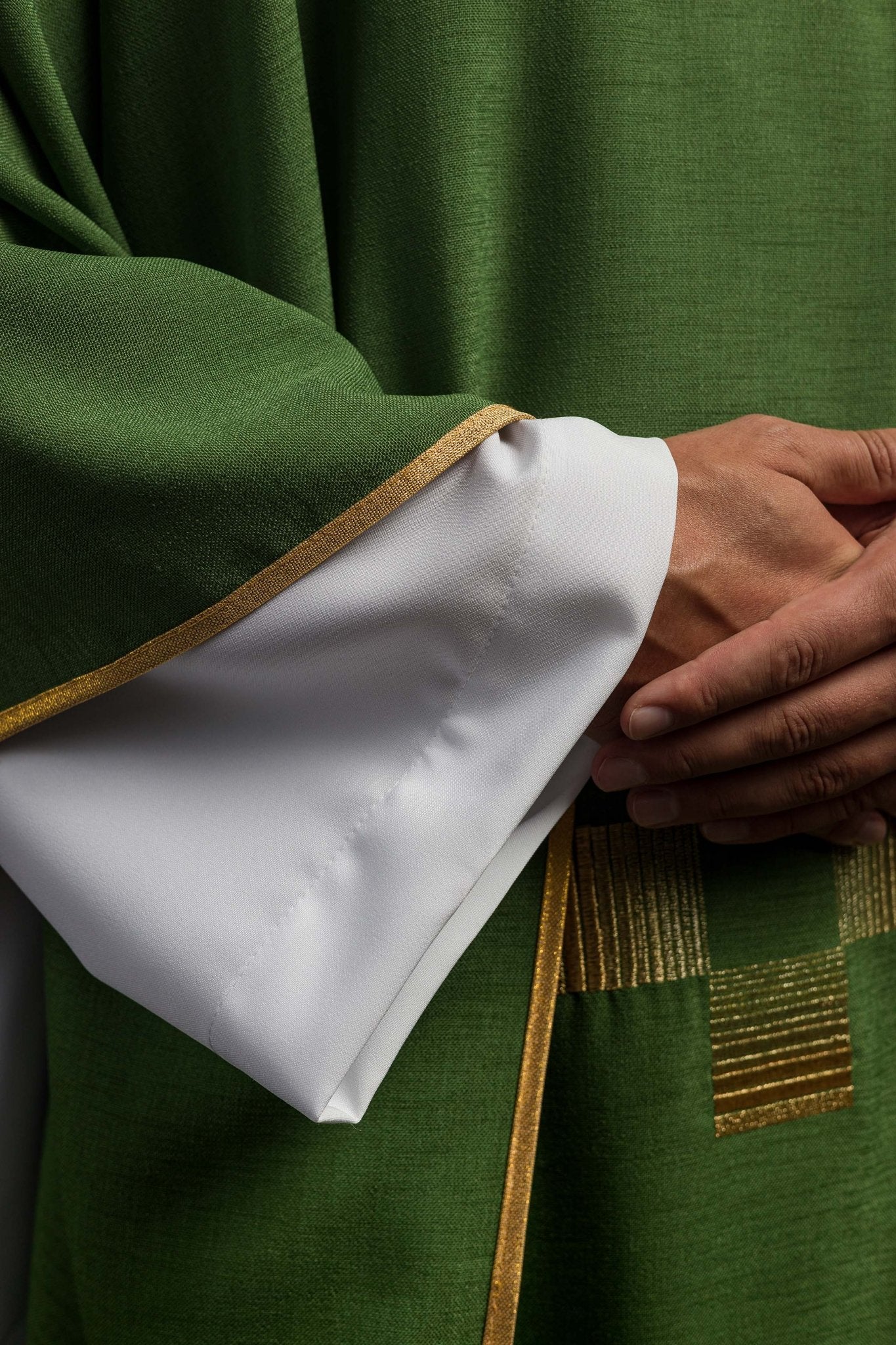 Chasuble with embroidered Crosses in green - Image 3
