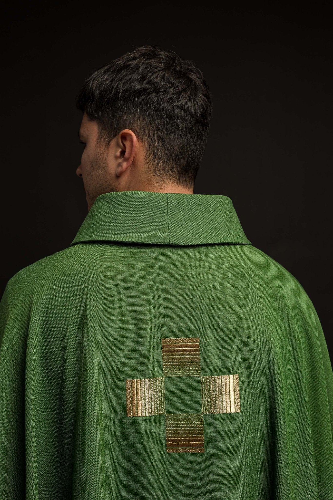 Chasuble with embroidered Crosses in green - Image 6