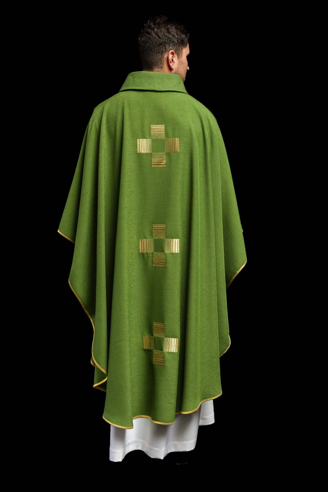 Chasuble with embroidered Crosses in green - Image 8