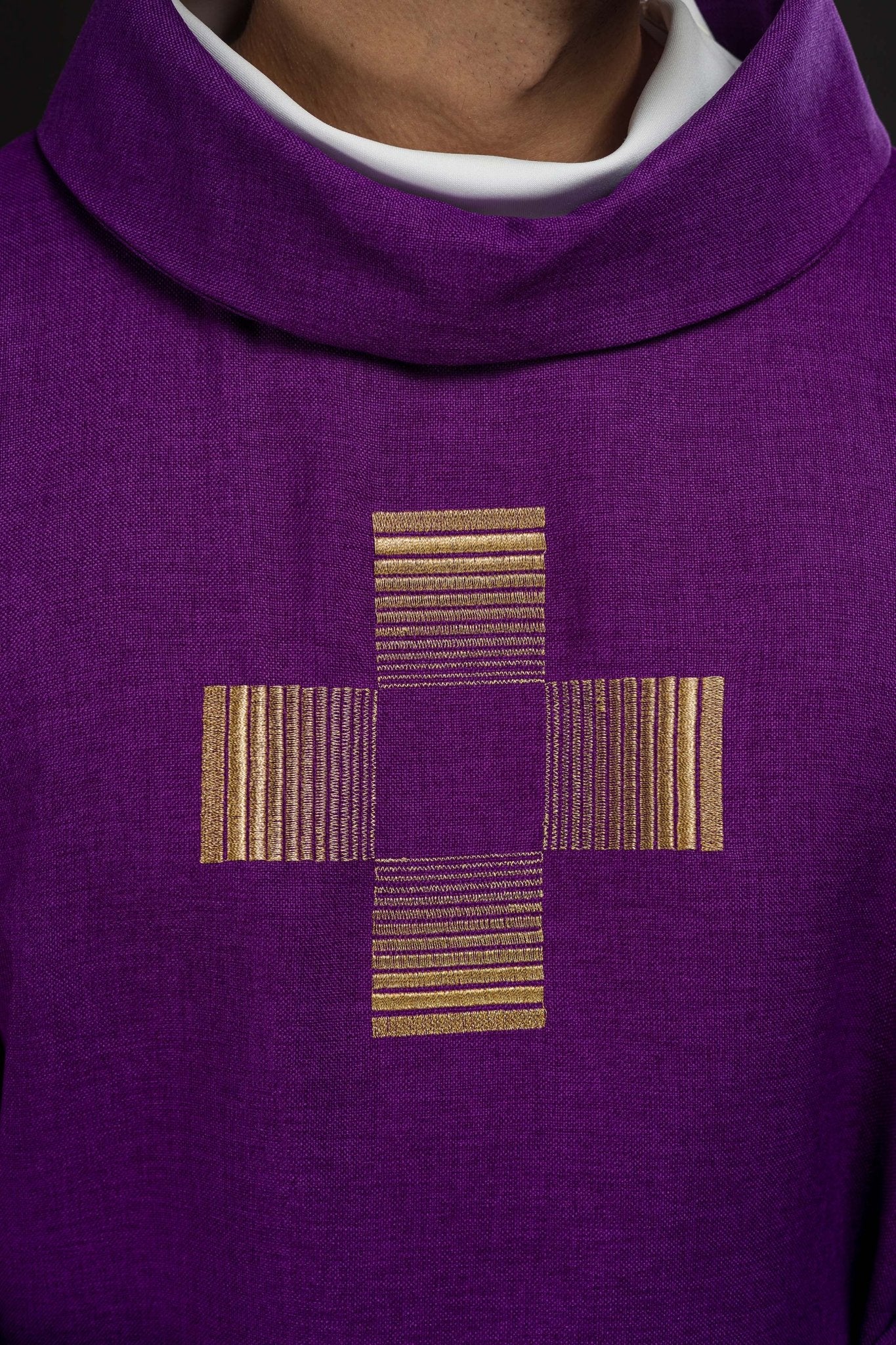 Chasuble with embroidered Crosses in purple - Image 4