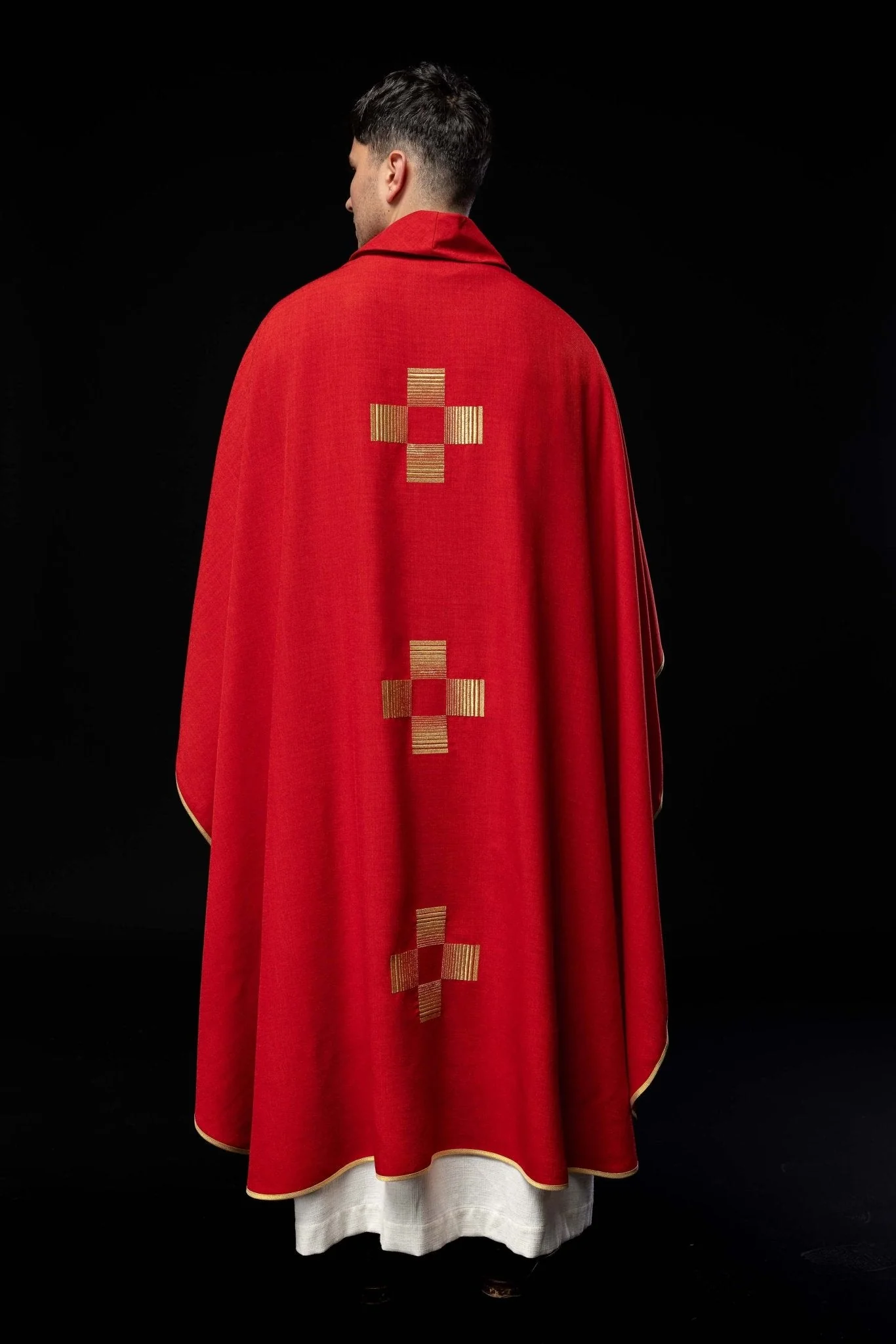 Chasuble with embroidered Crosses in red - Image 7