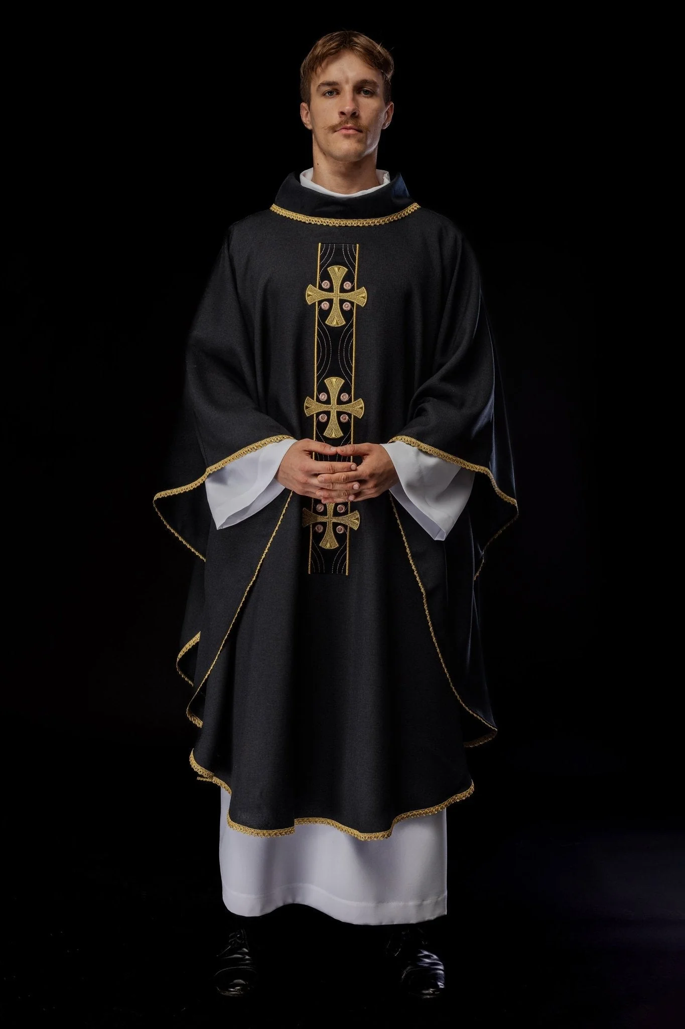 Chasuble with embroidered gold crosses and piping on the collar in black - Image 10