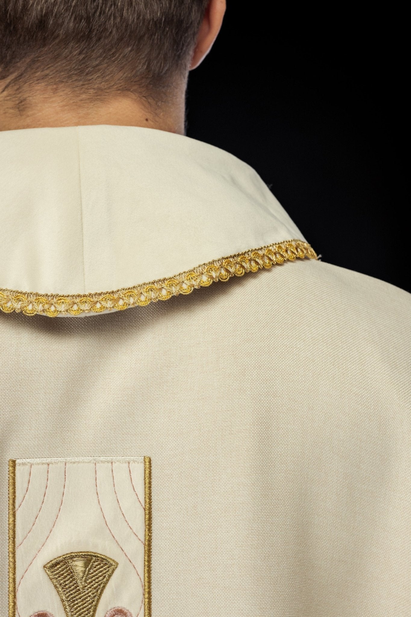 Chasuble with embroidered gold crosses and piping on the collar in ecru - Image 7