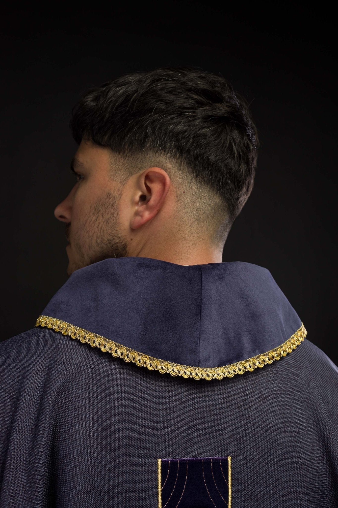 Chasuble with embroidered gold crosses and piping on the collar in purple - Image 6
