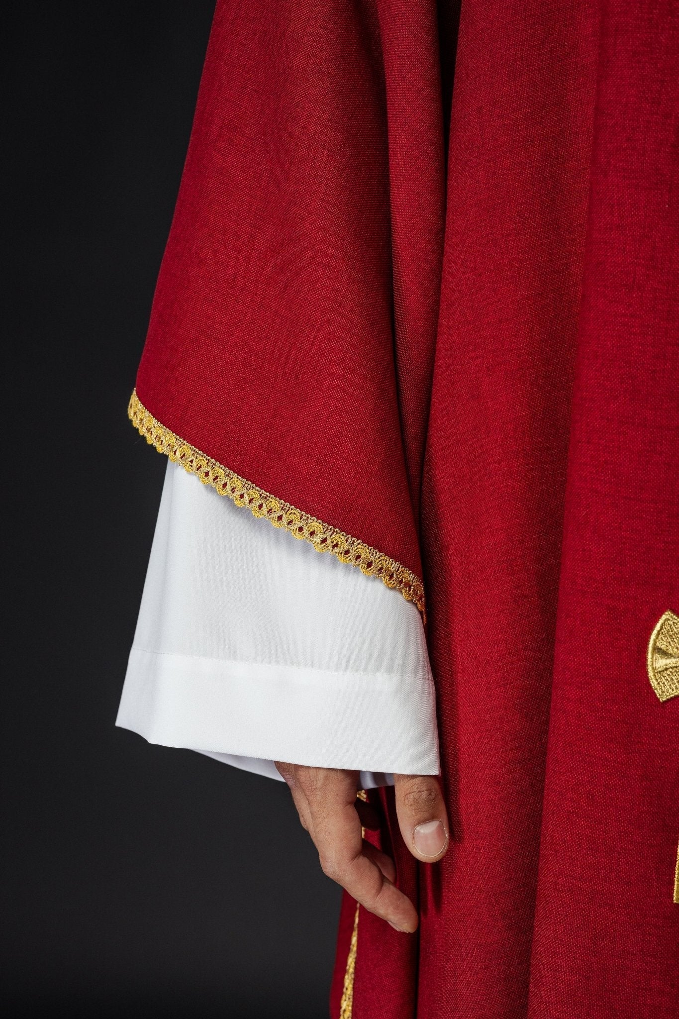 Chasuble with embroidered gold crosses and piping on the collar in red - Image 5