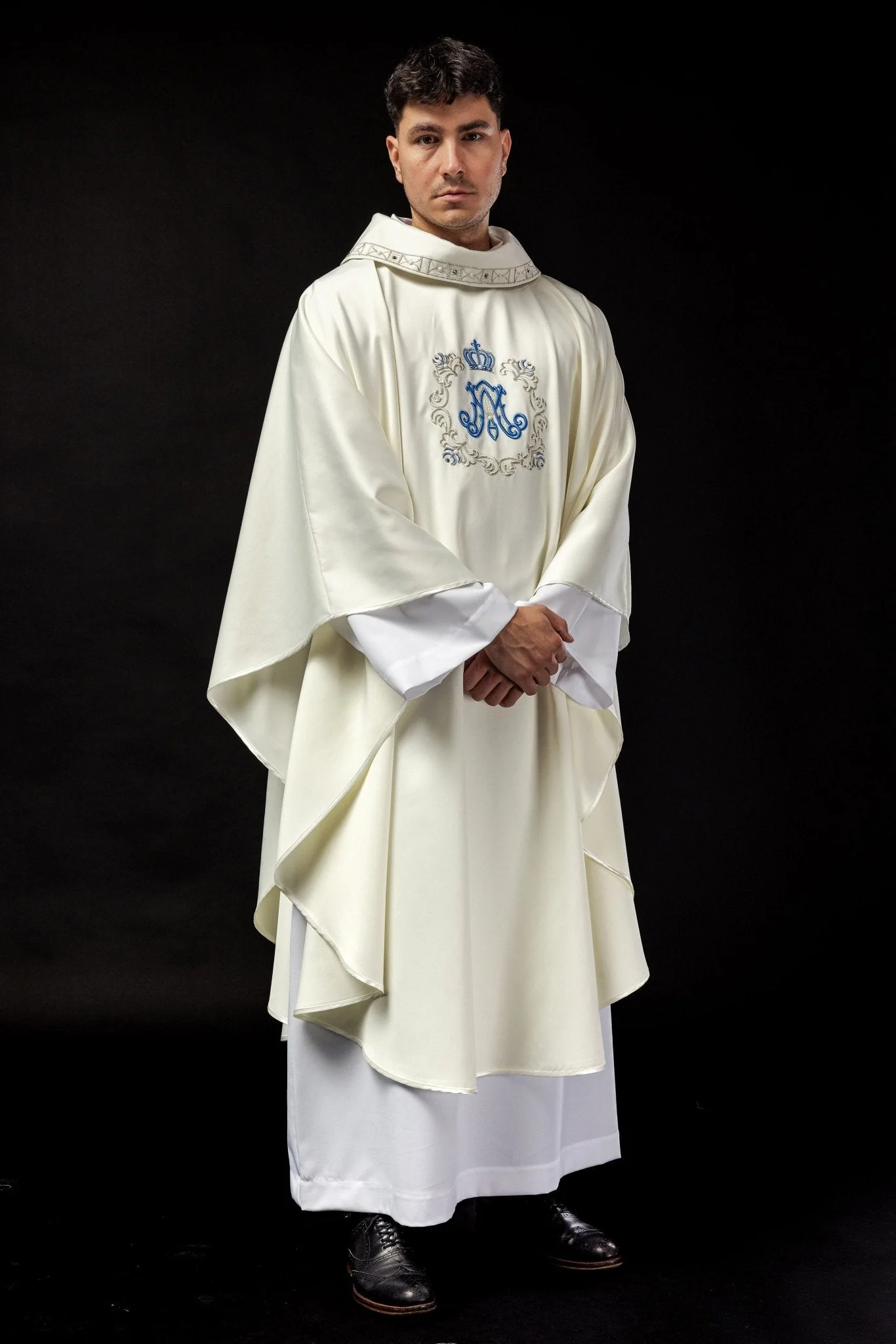 Chasuble with embroidered Marian image - Image 8