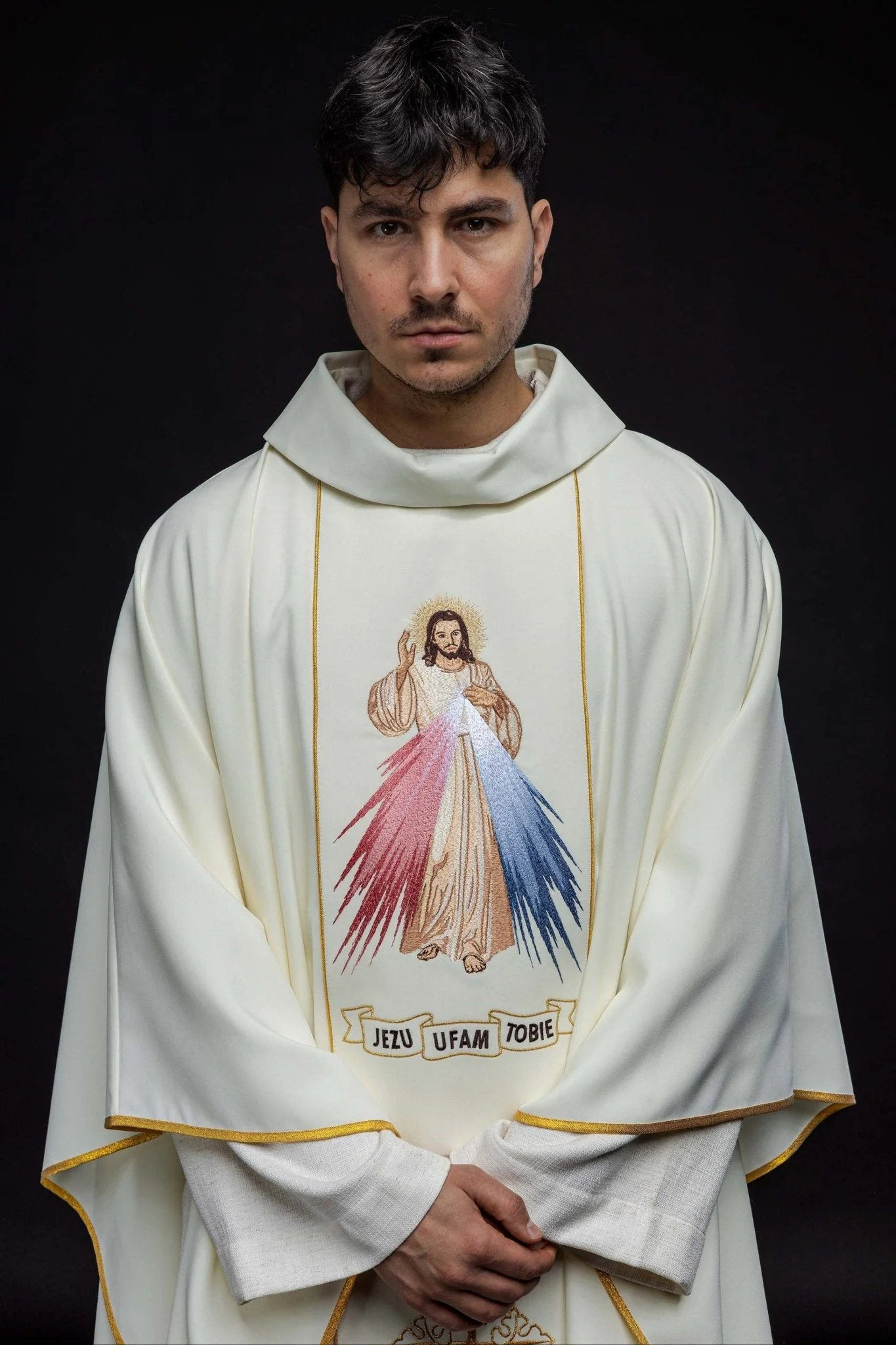 Chasuble with embroidered Merciful Jesus and IHS symbol KOR/113/5 Ecru