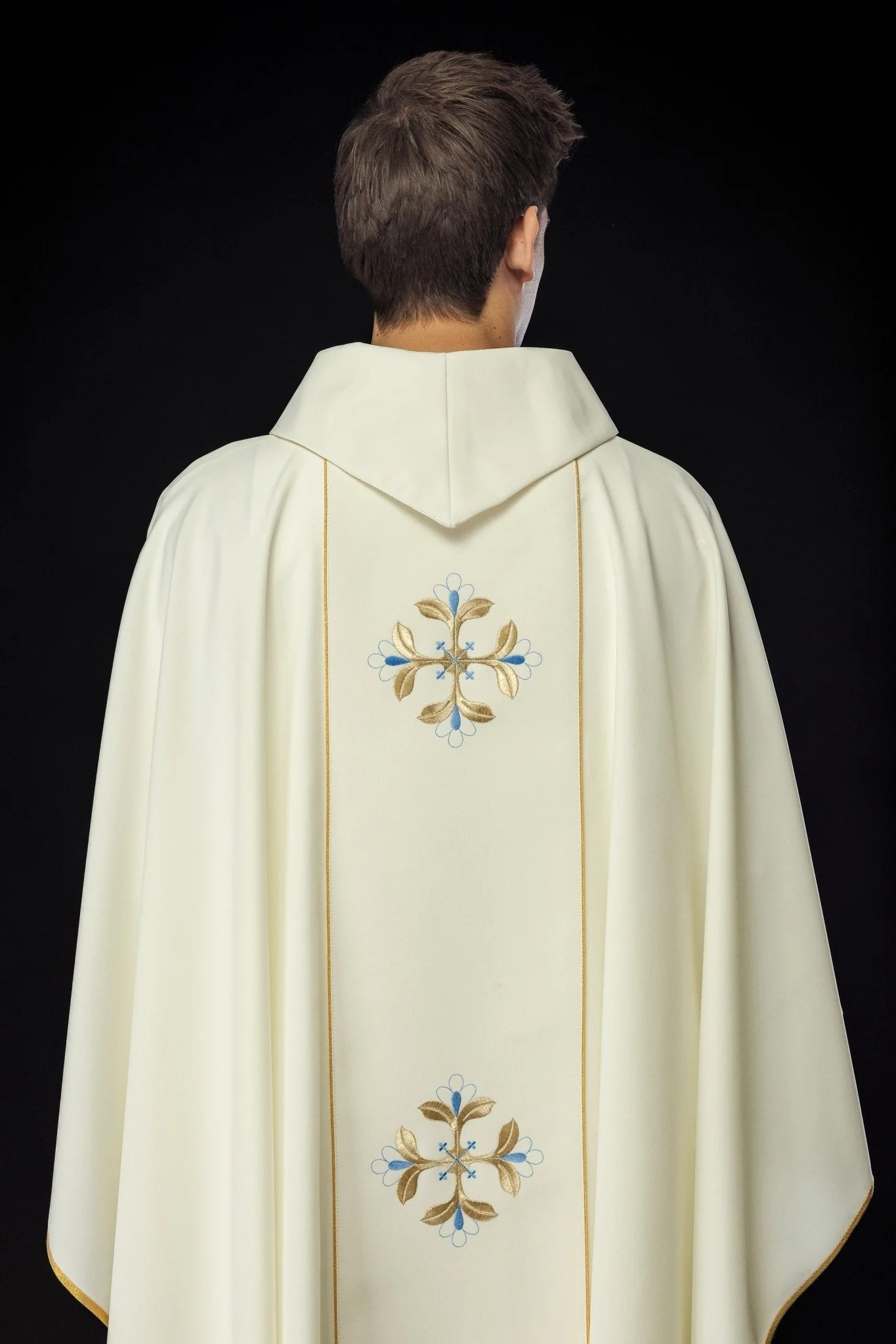 Chasuble with embroidered Our Lady and Child motif - Image 7