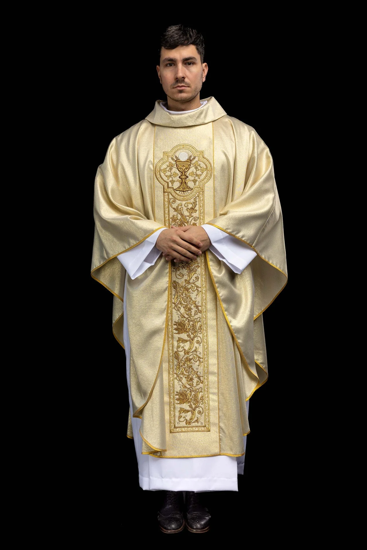 Chasuble with Eucharistic chalice embroidery in gold