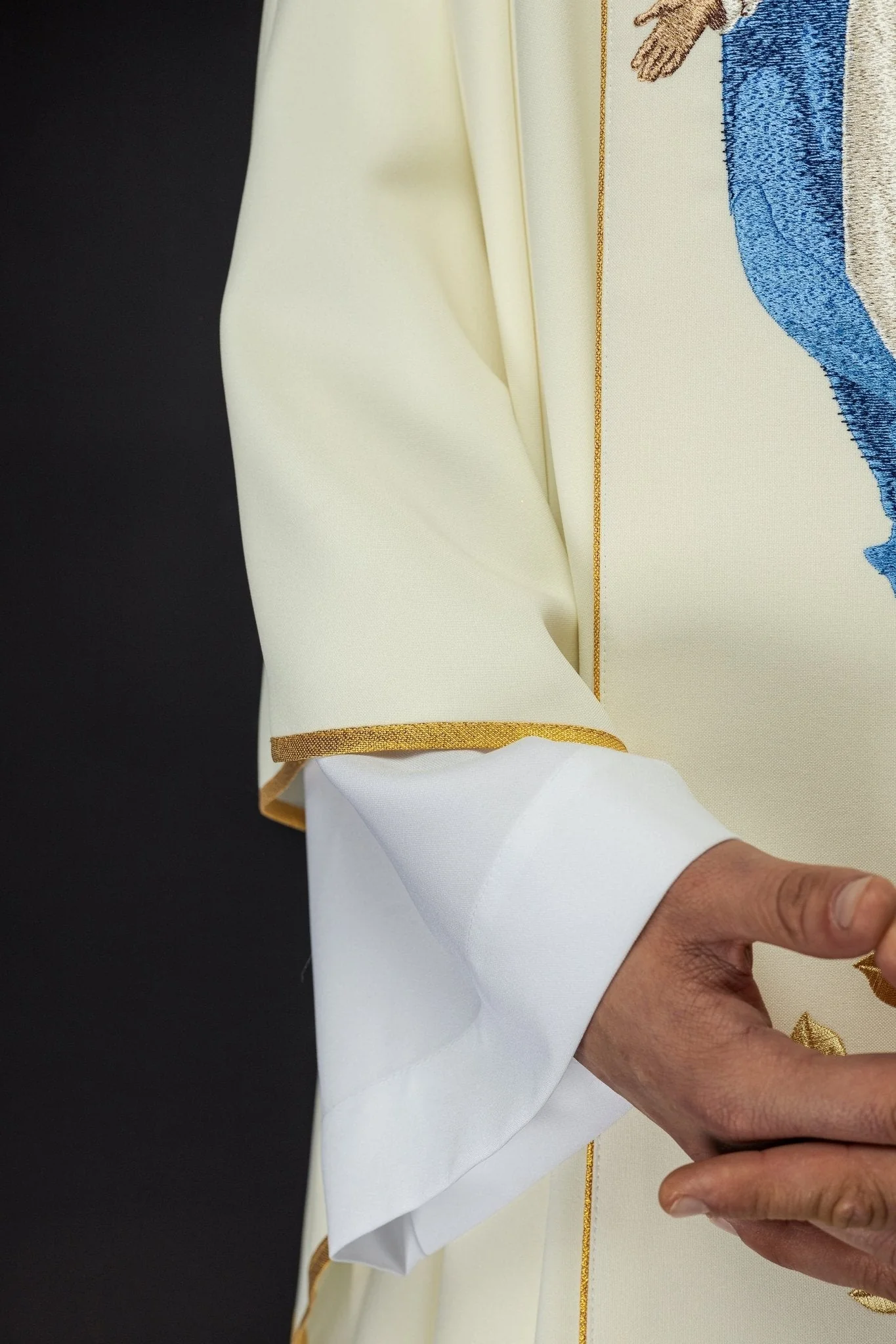 Chasuble with Our Lady of the Assumption embroidery - Image 5
