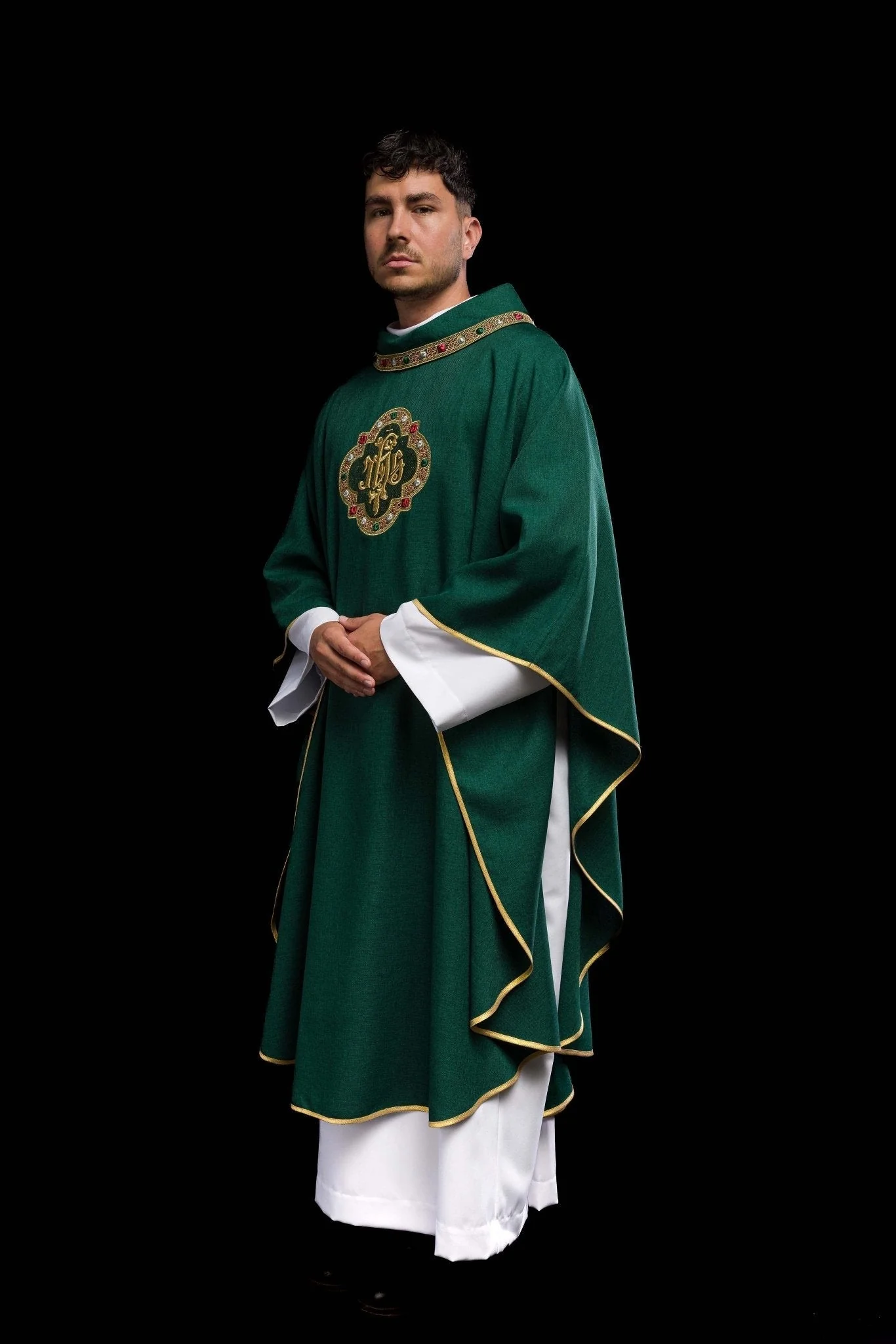 Chasuble with rich IHS embroidery and a colored collar green - Image 7