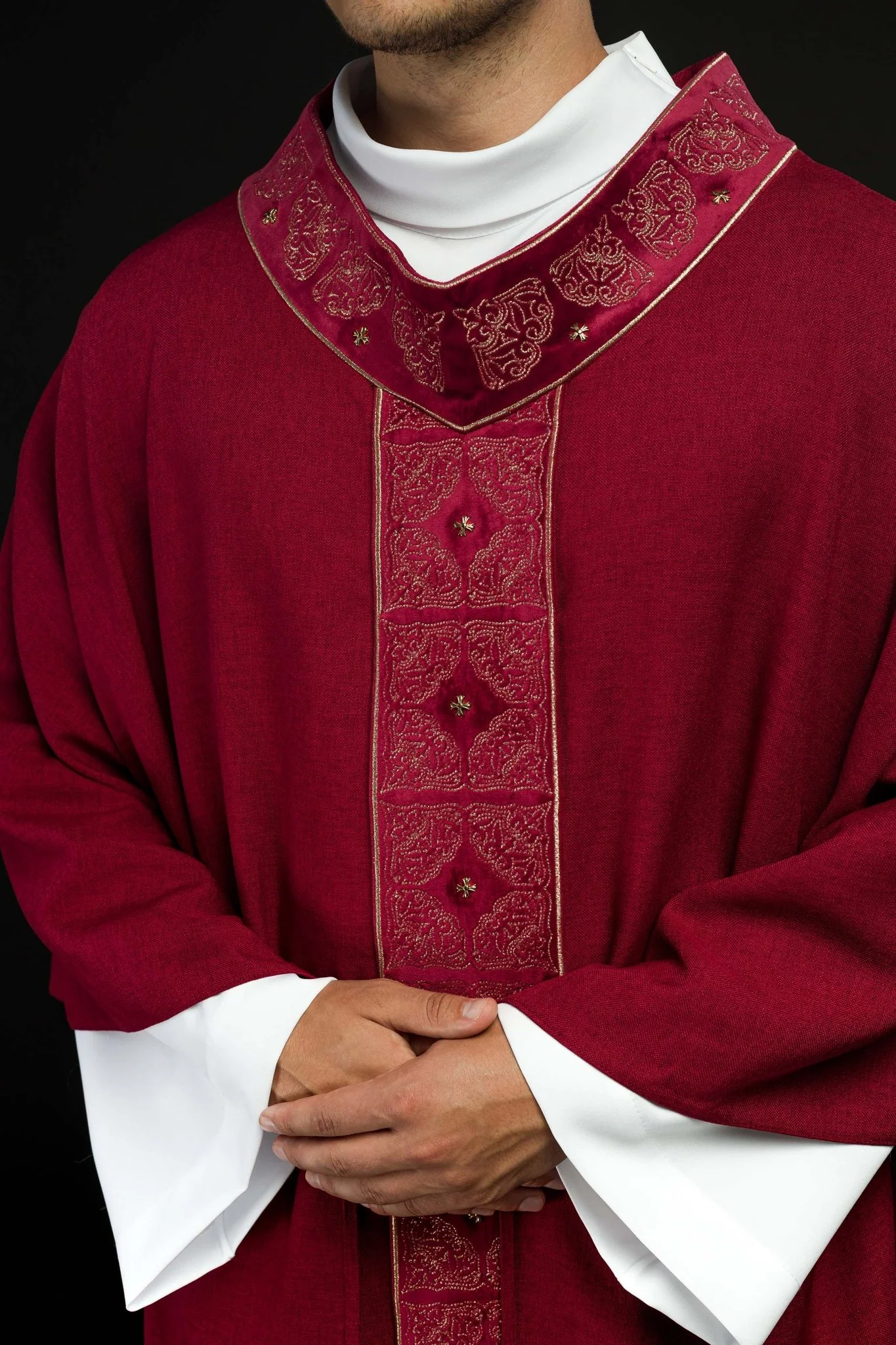 Chasuble with richly embroidered belt and collar in red - Image 3