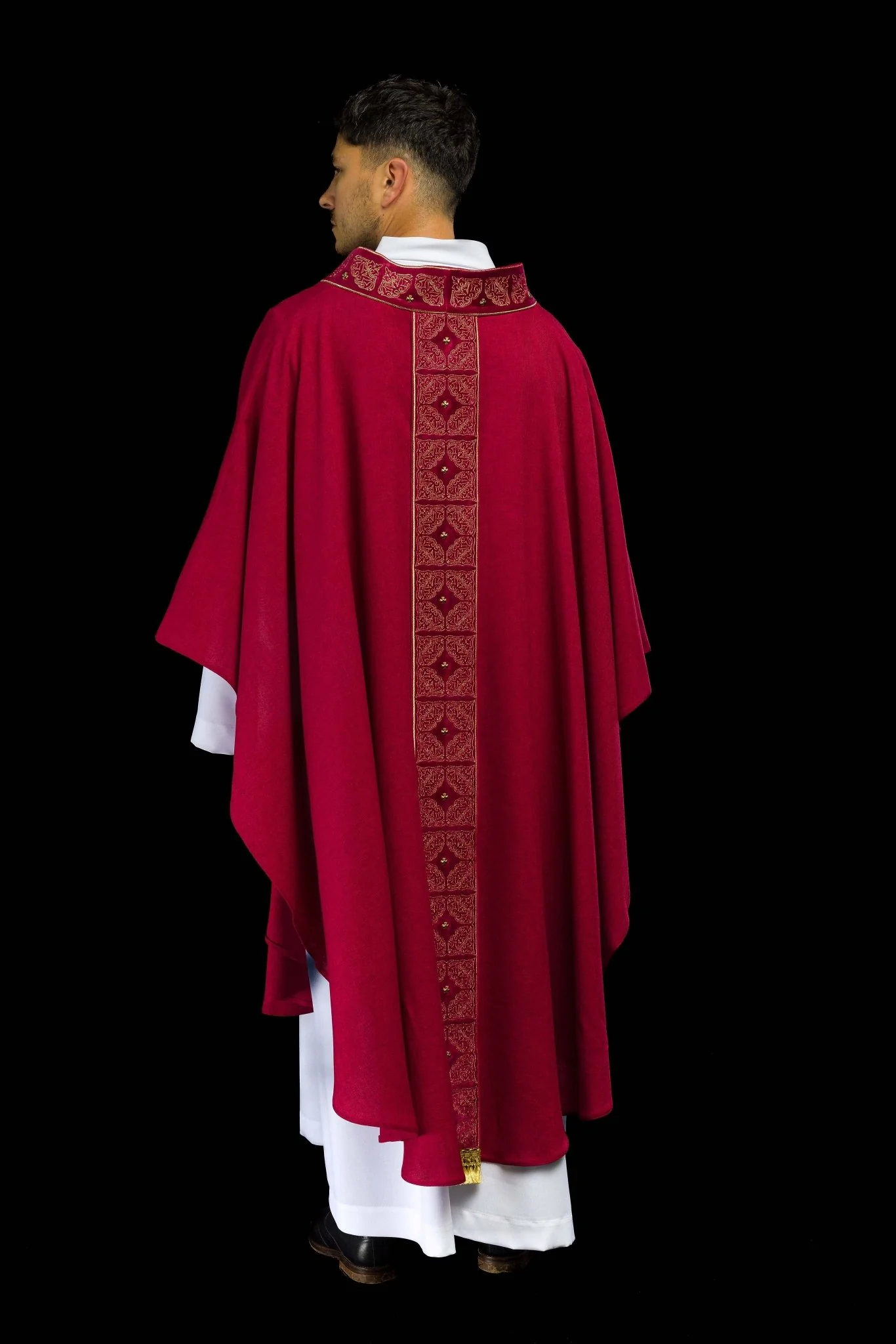 Chasuble with richly embroidered belt and collar in red - Image 6