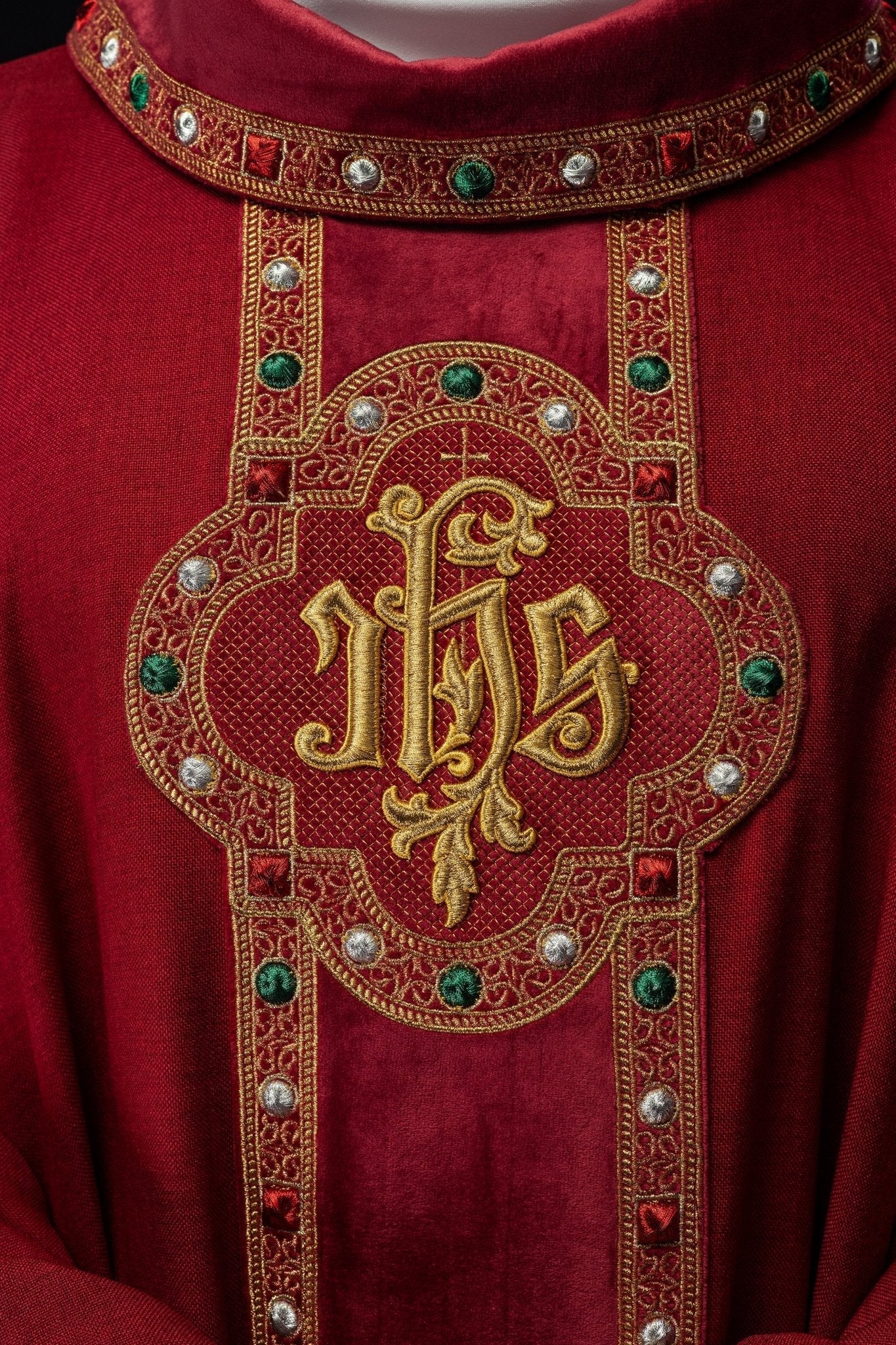 Chasuble with richly embroidered belt and piping around IHS collar embroidery in red - Image 3