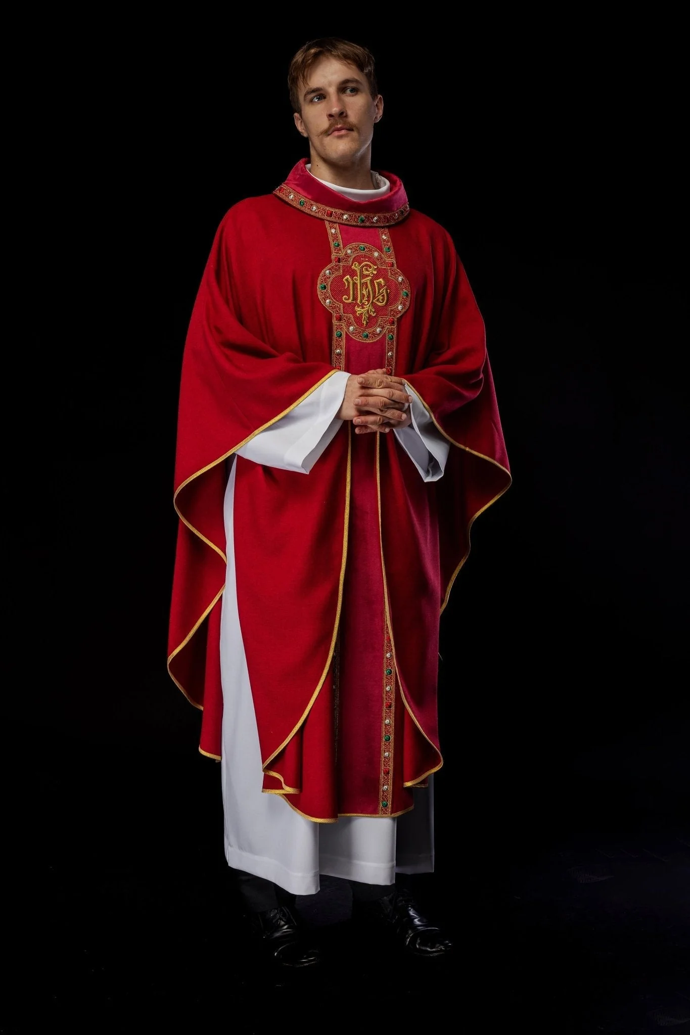 Chasuble with richly embroidered belt and piping around IHS collar embroidery in red - Image 8