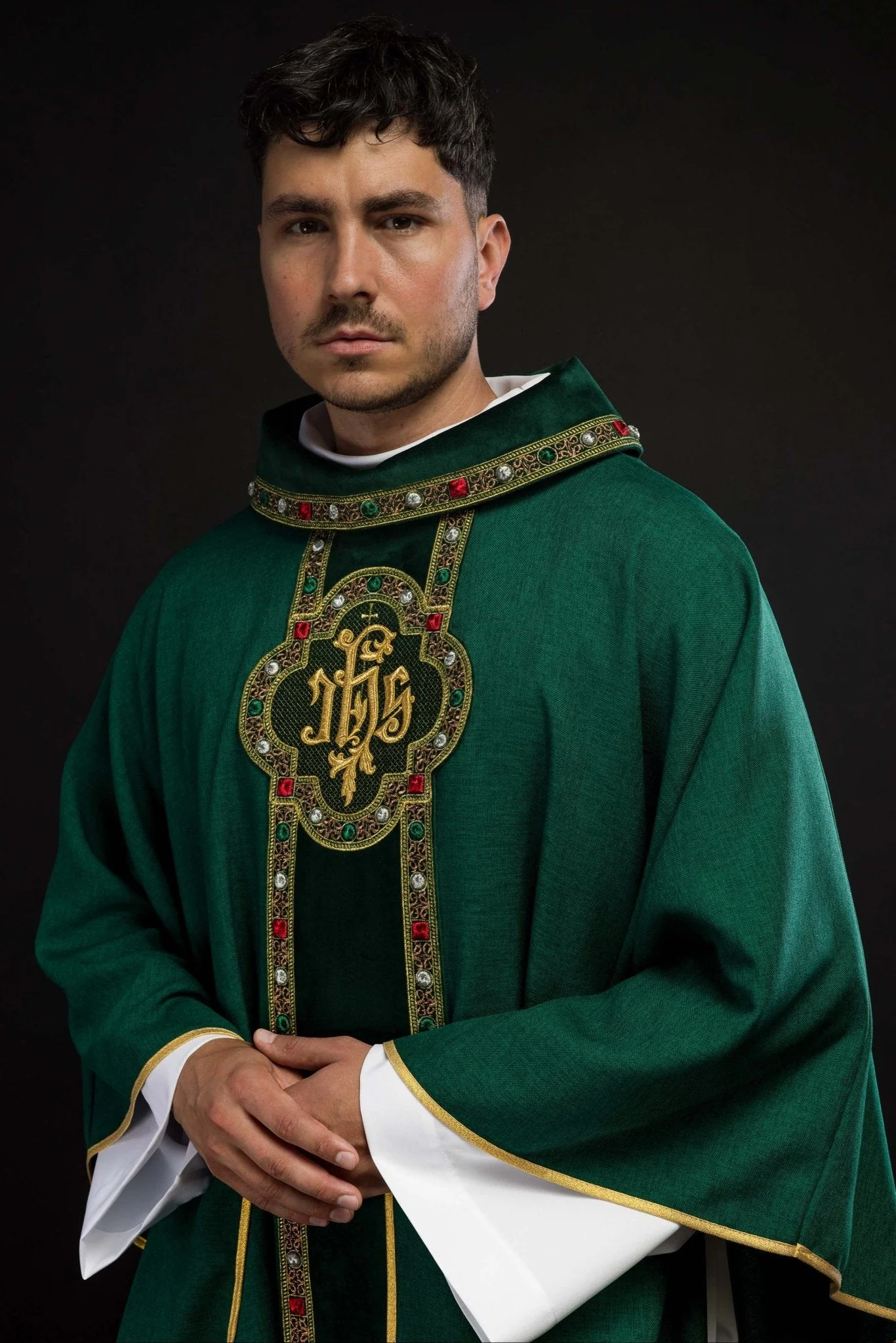 Chasuble with richly embroidered belt and piping around the IHS I collar embroidery in green