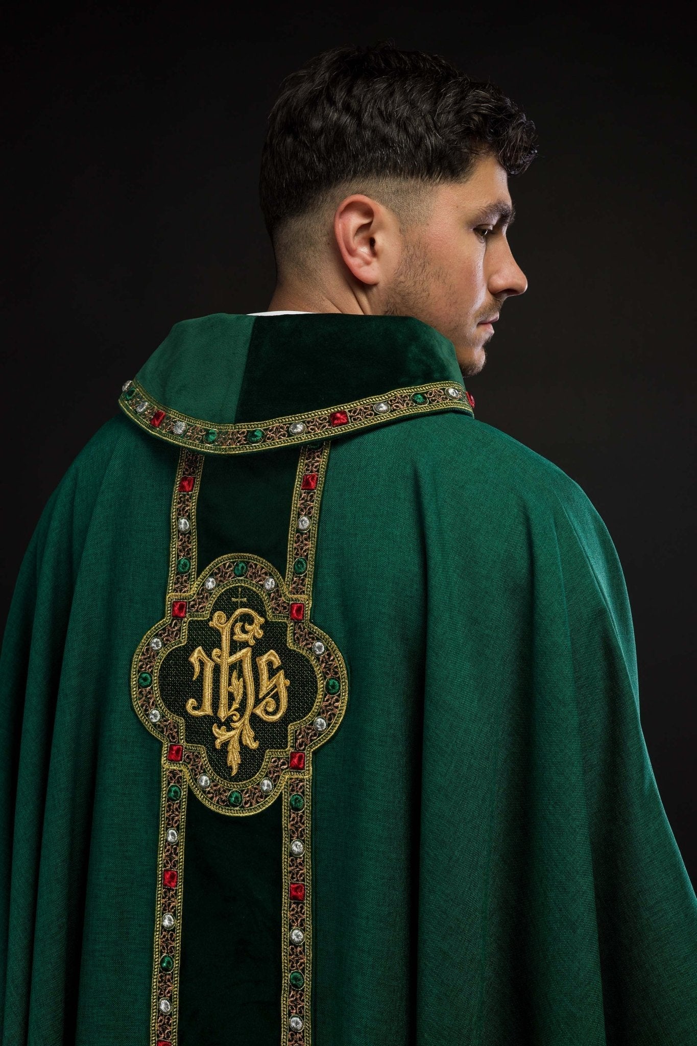 Chasuble with richly embroidered belt and piping around the IHS I collar embroidery in green - Image 6