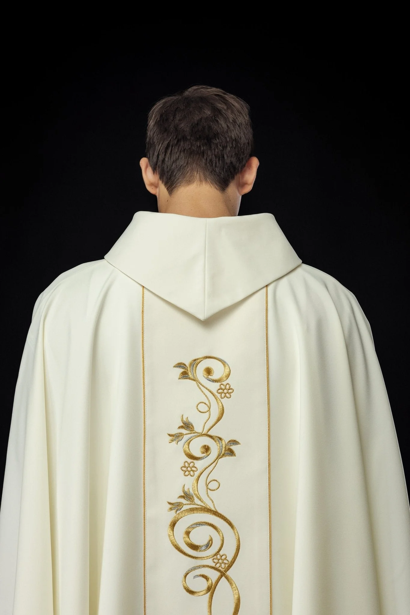 Christmas ivory chasuble with the image of Holy Family - Image 6