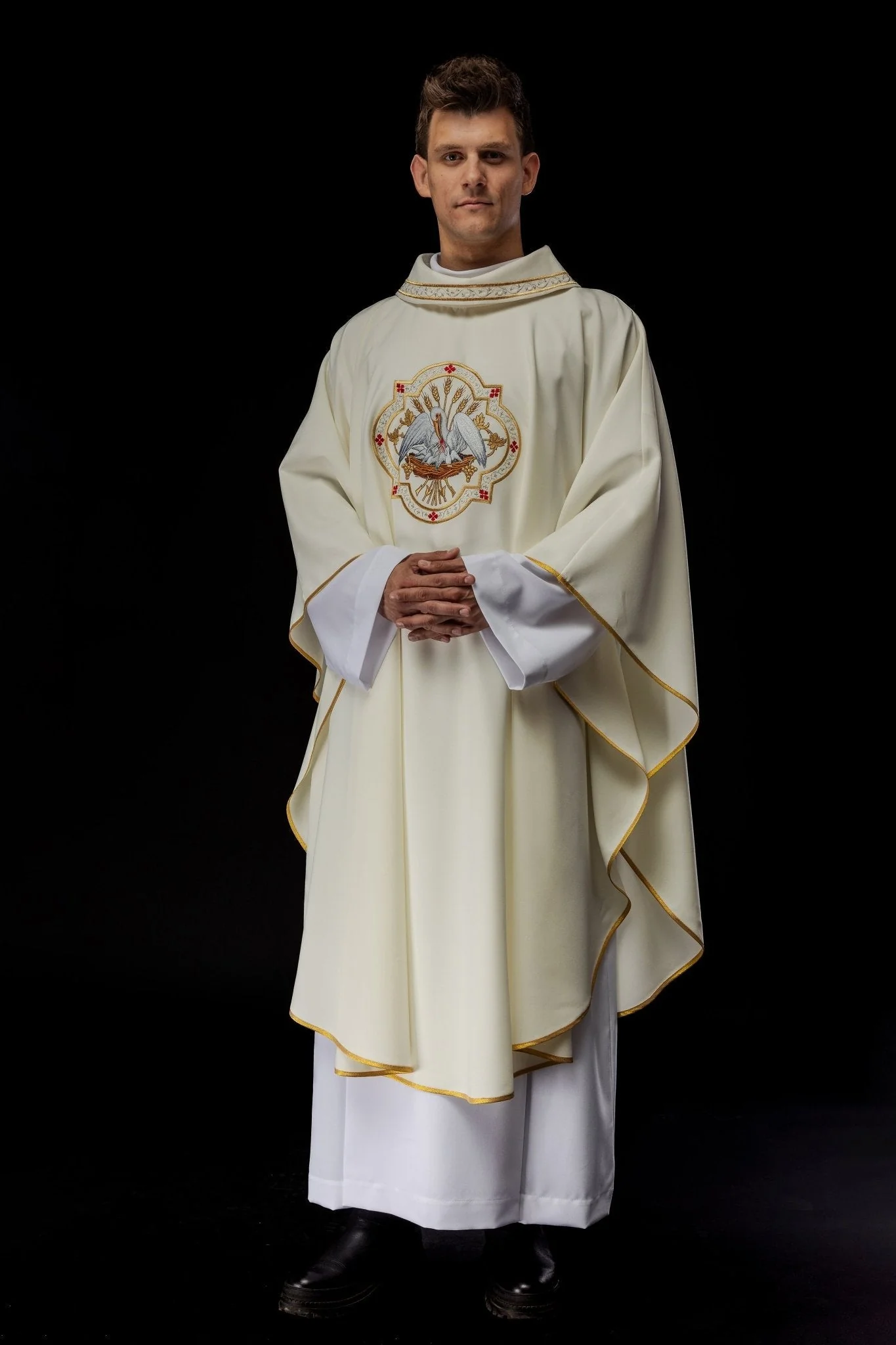 Classic ivory chasuble with Pelican motif embroidery - Image 11