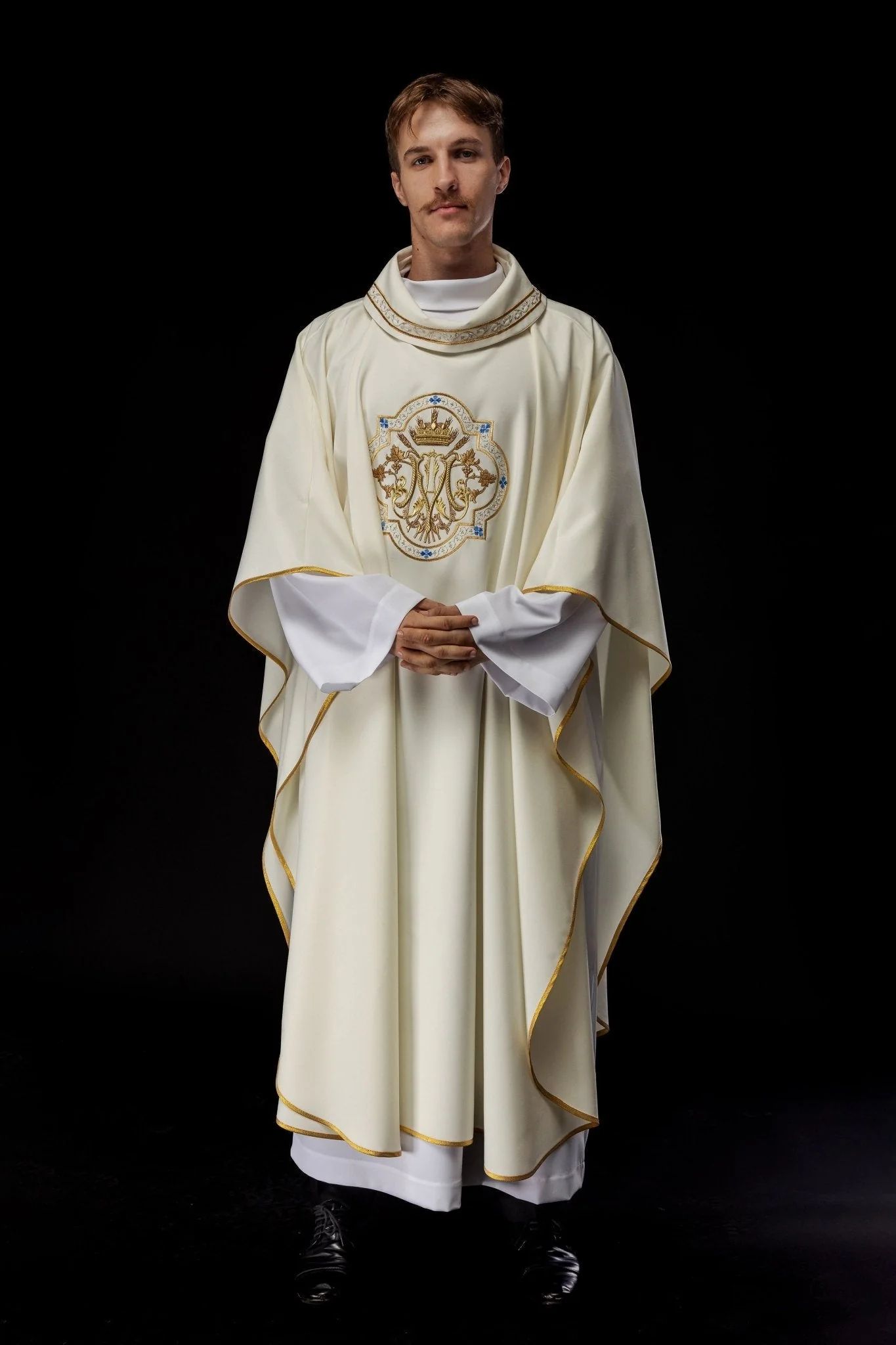 Classic marian chasuble in ivory - Image 2