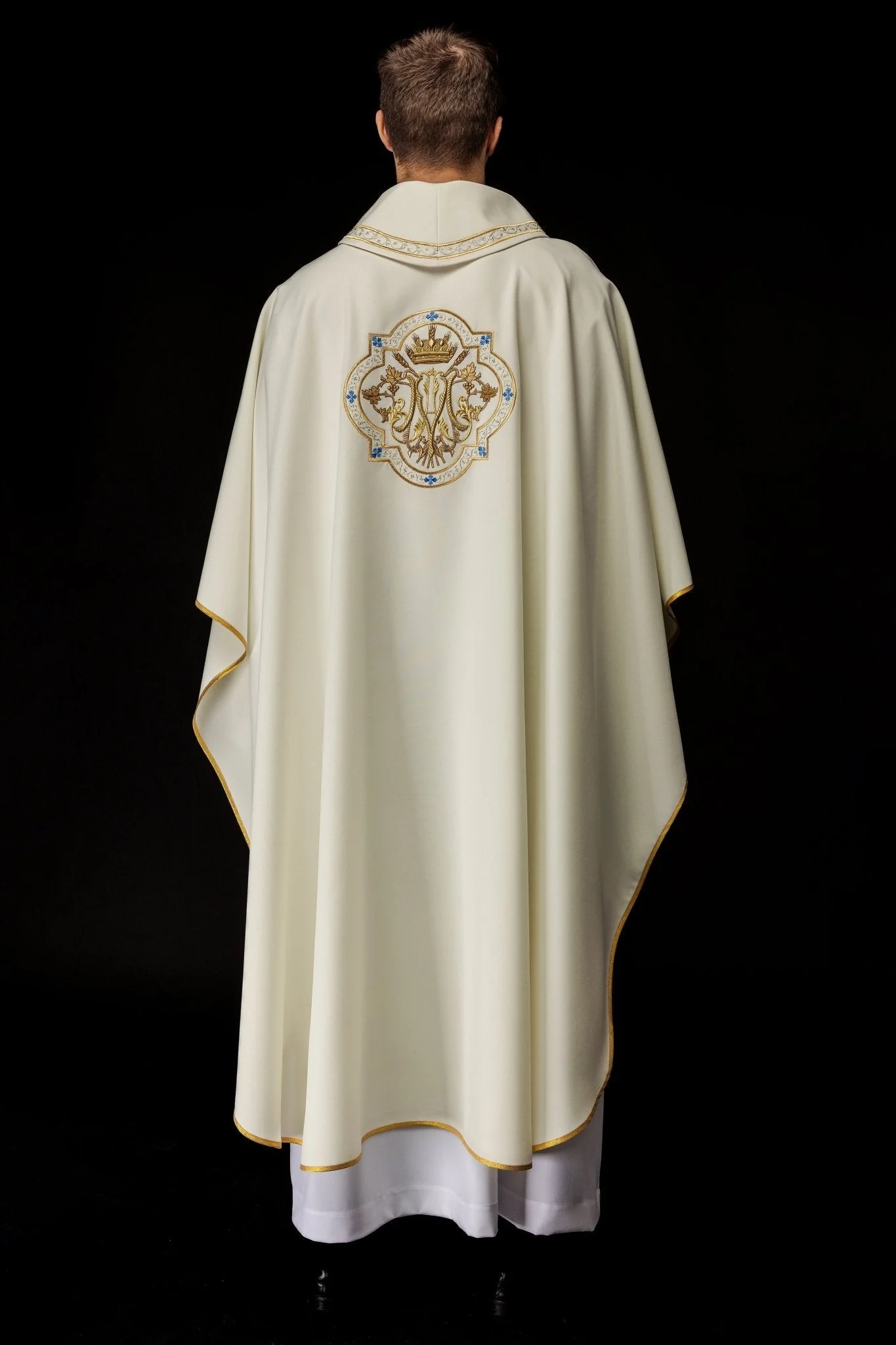 Classic marian chasuble in ivory - Image 8
