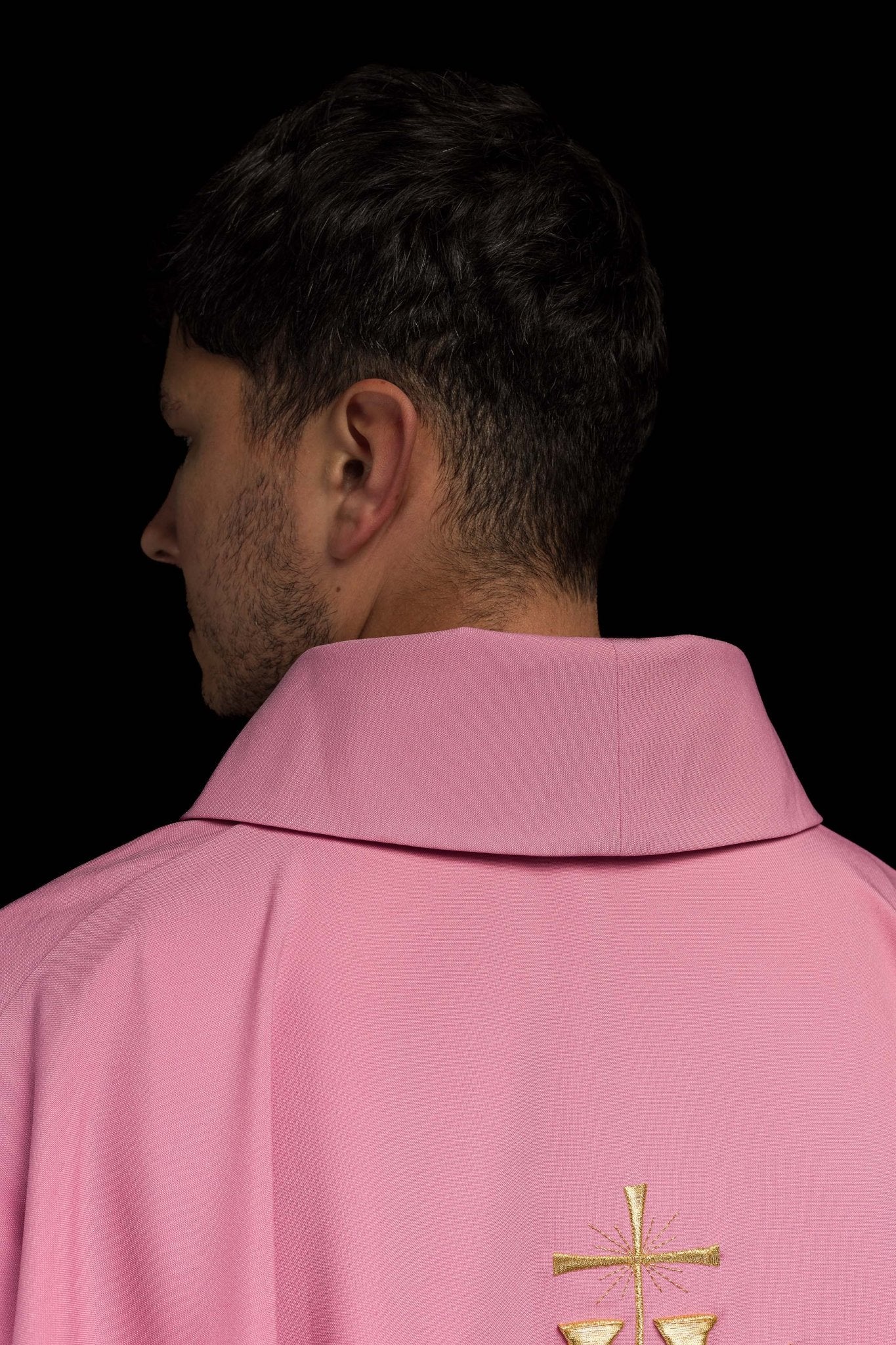 Classic pink chasuble with 3D IHS motif - Image 5