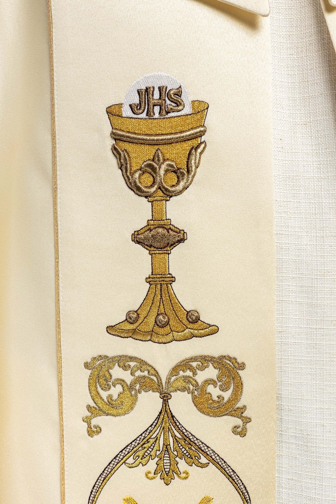 Clerical cope with embroidered gold IHS motif - Image 4