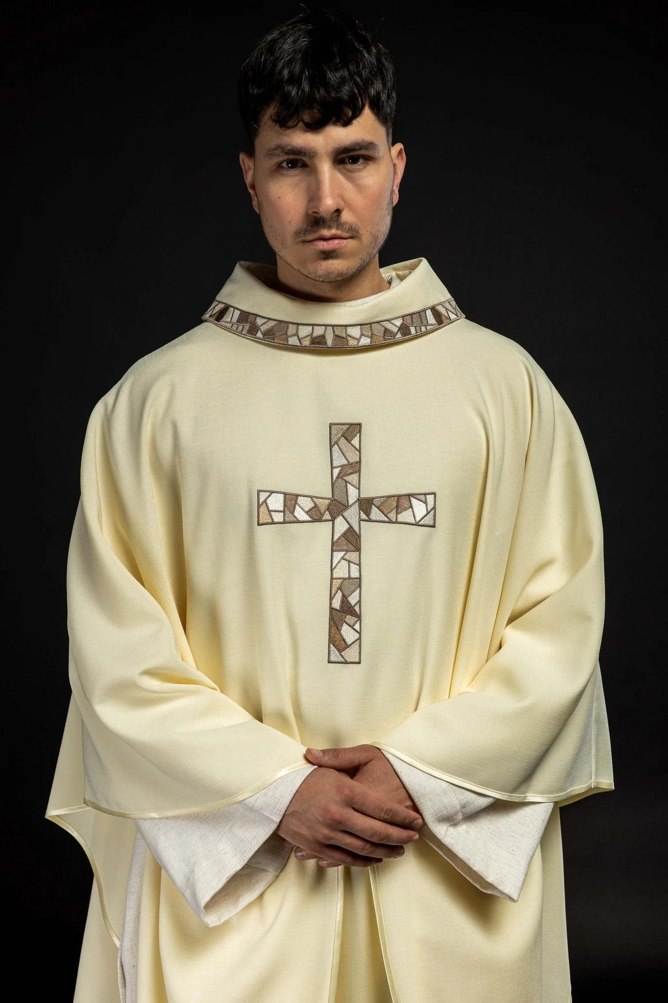 Cream chasuble with cream embroidery - Image 8