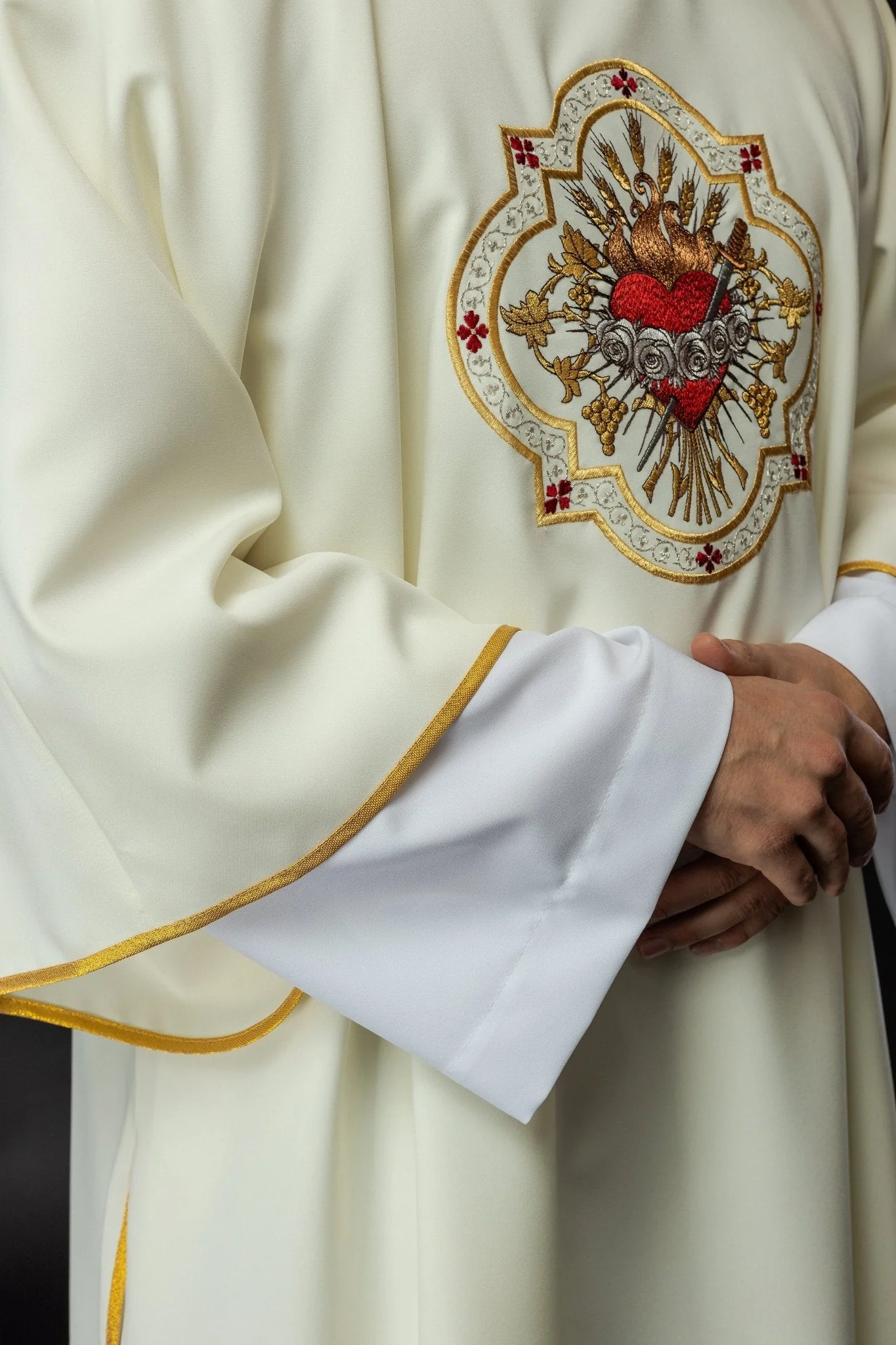 Dalmatic with the motif of the Immaculate Heart of Mary - Image 4