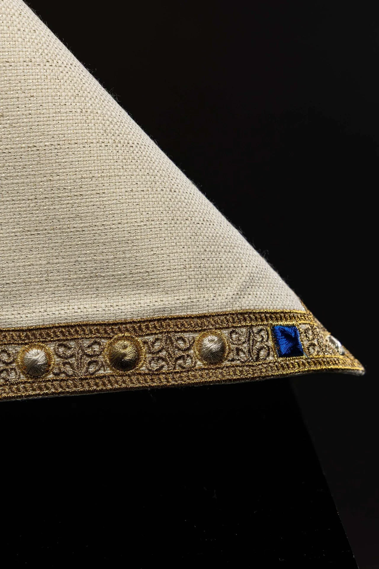 Ecru Chalice Veil with Marian Embroidery - Image 5