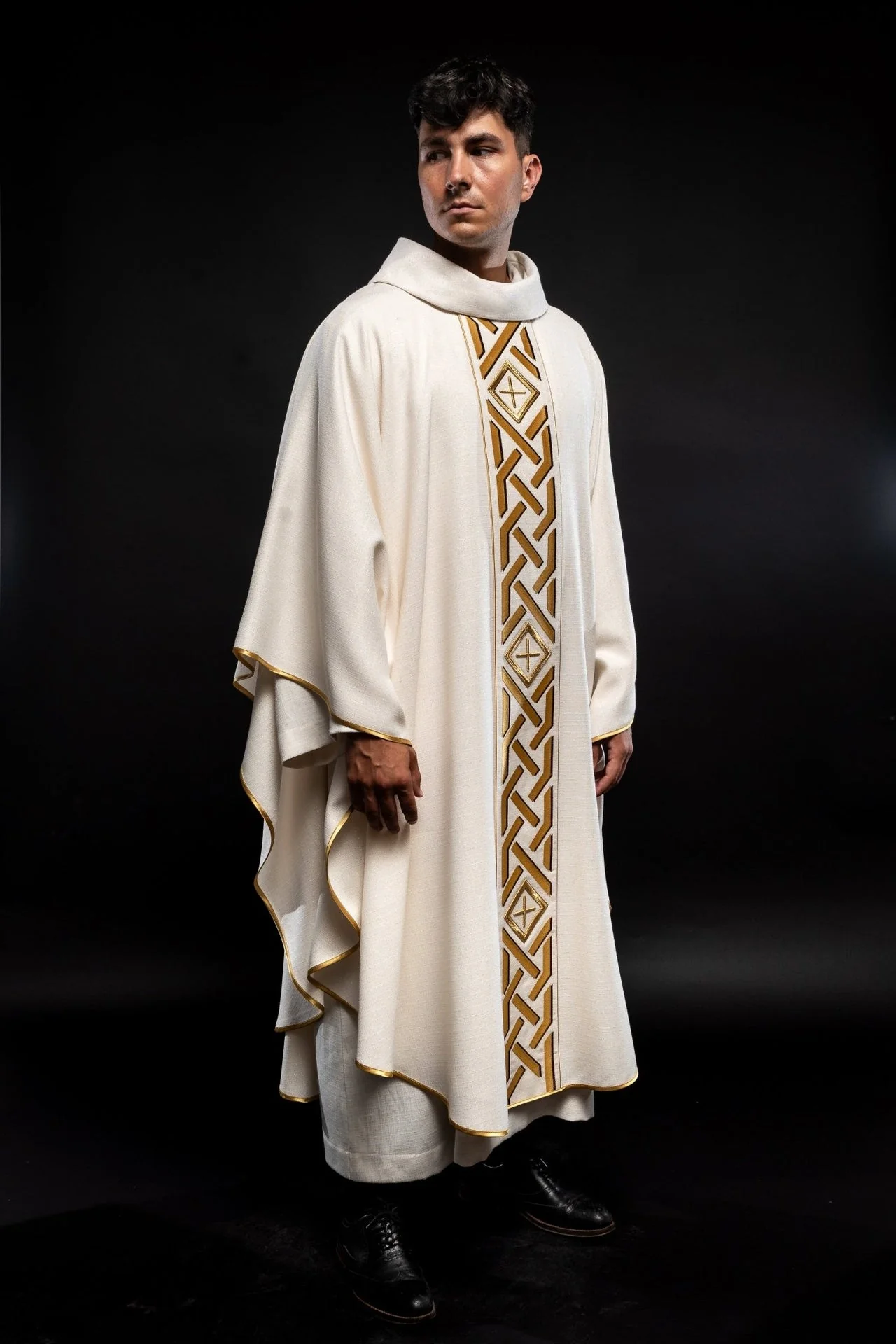 Ecru Chasuble Embroidered with a Cross - Image 2