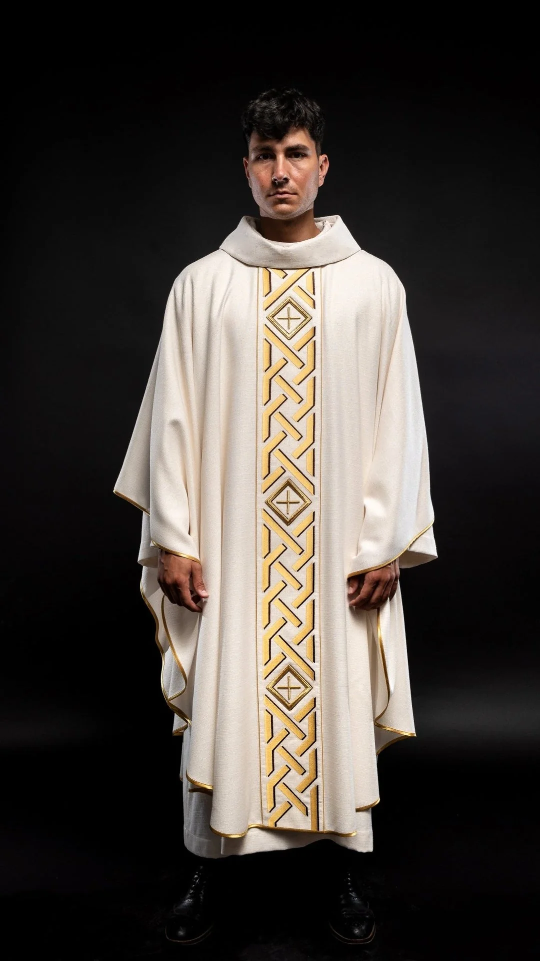 Ecru Chasuble Embroidered with a Cross - Image 6