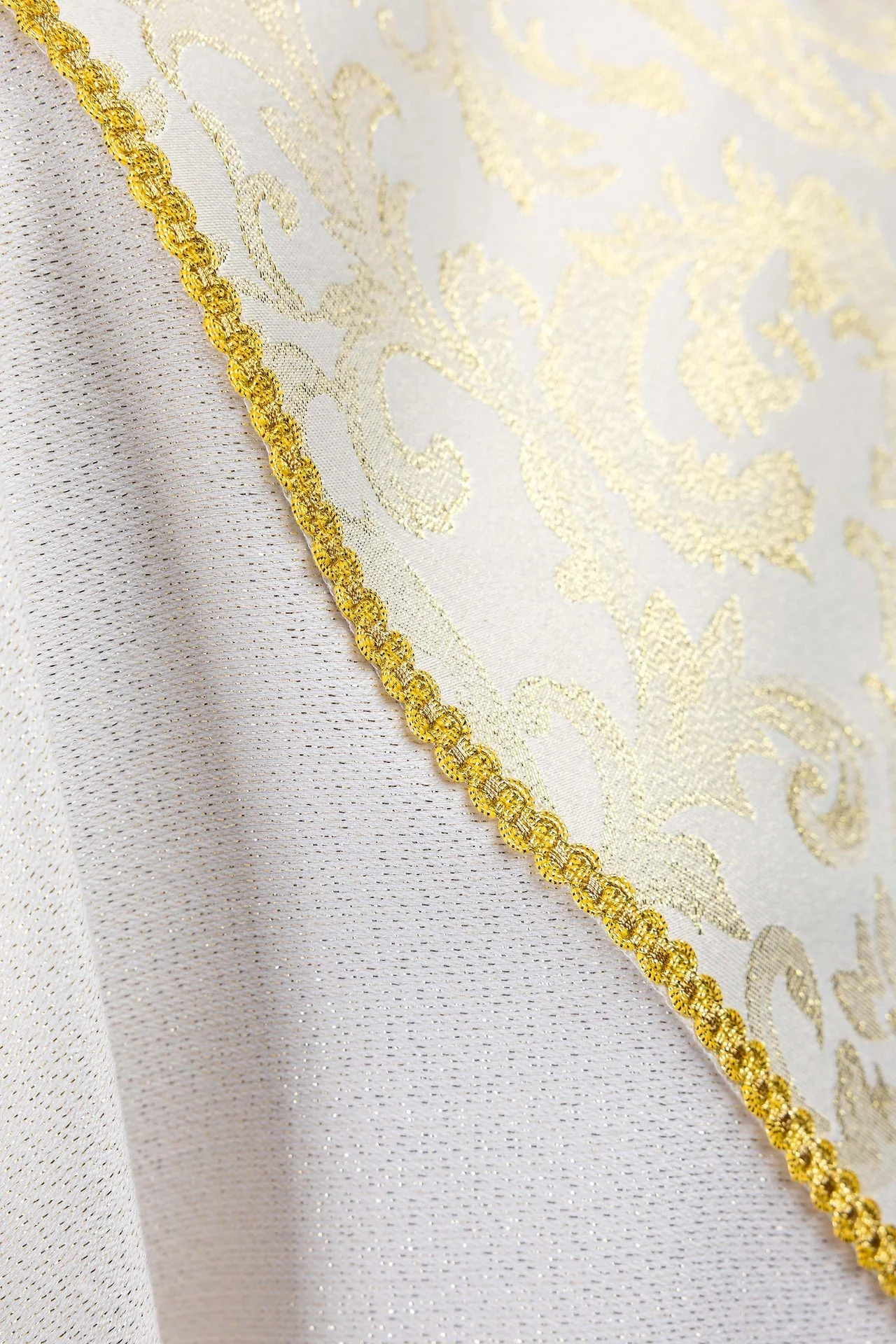 Ecru Chasuble with Cross Adorned with Jacquard Fabric - Image 5