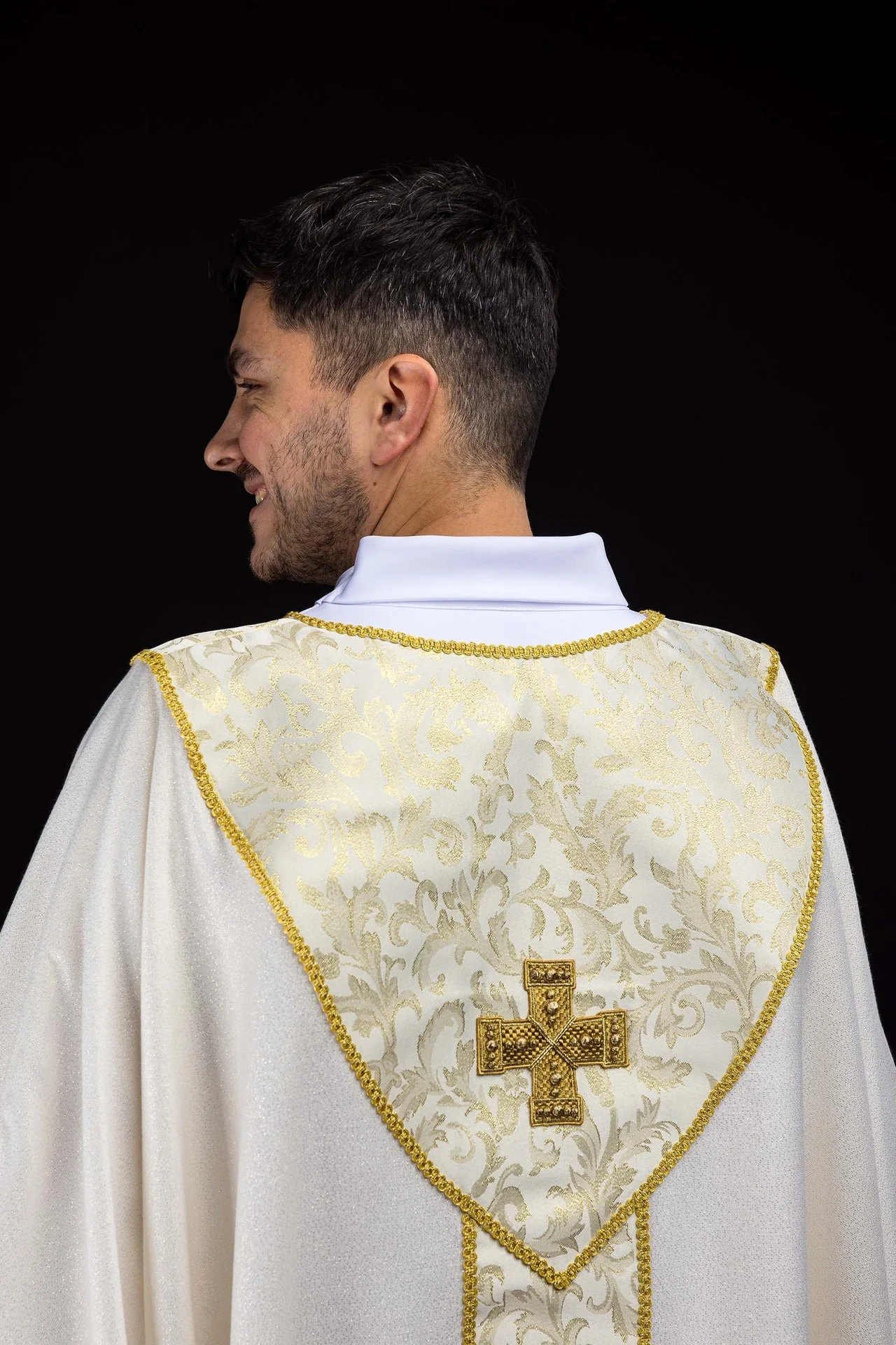 Ecru Chasuble with Cross Adorned with Jacquard Fabric - Image 7